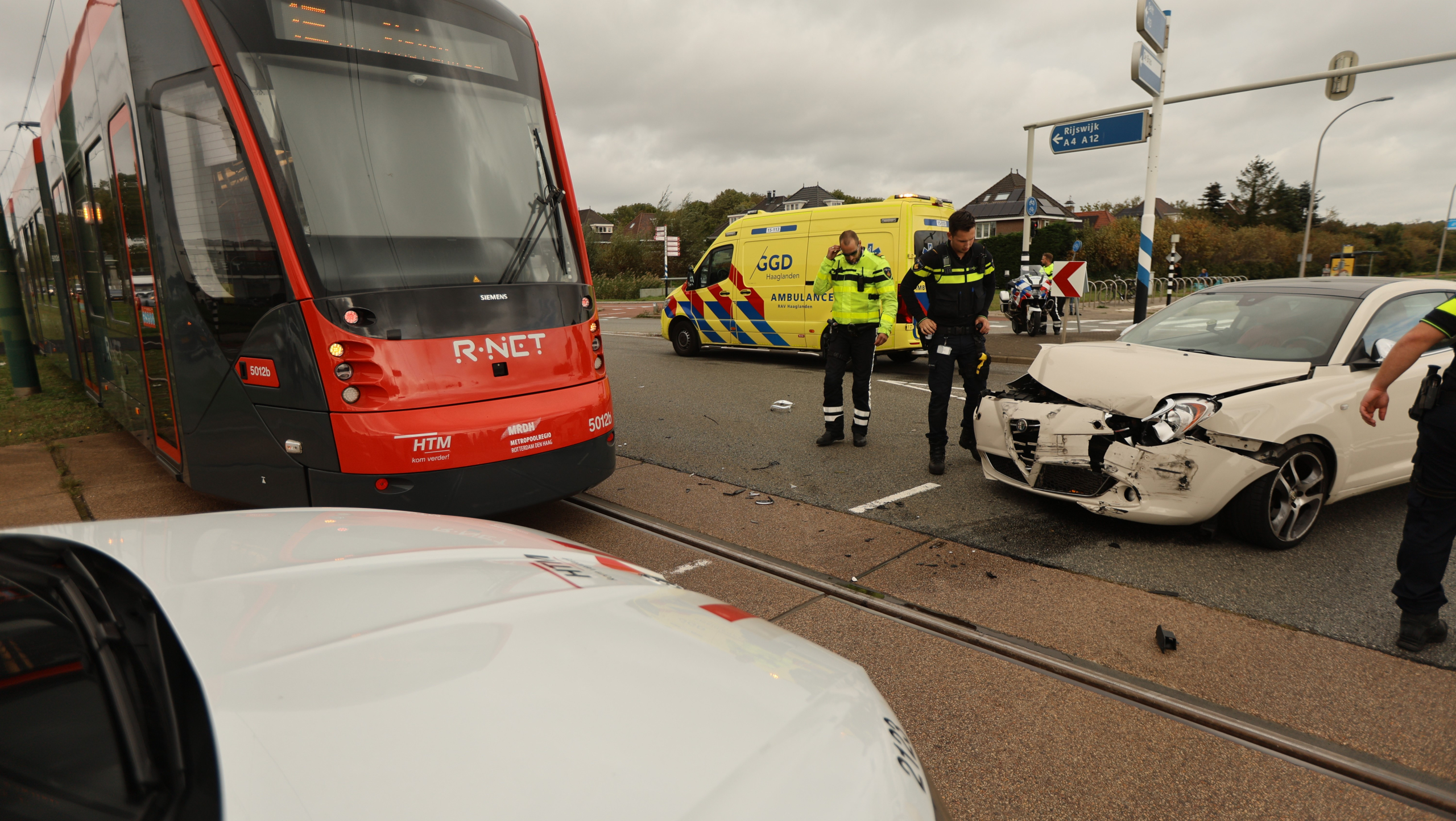 Lichtgewonde na botsing tussen auto en tram