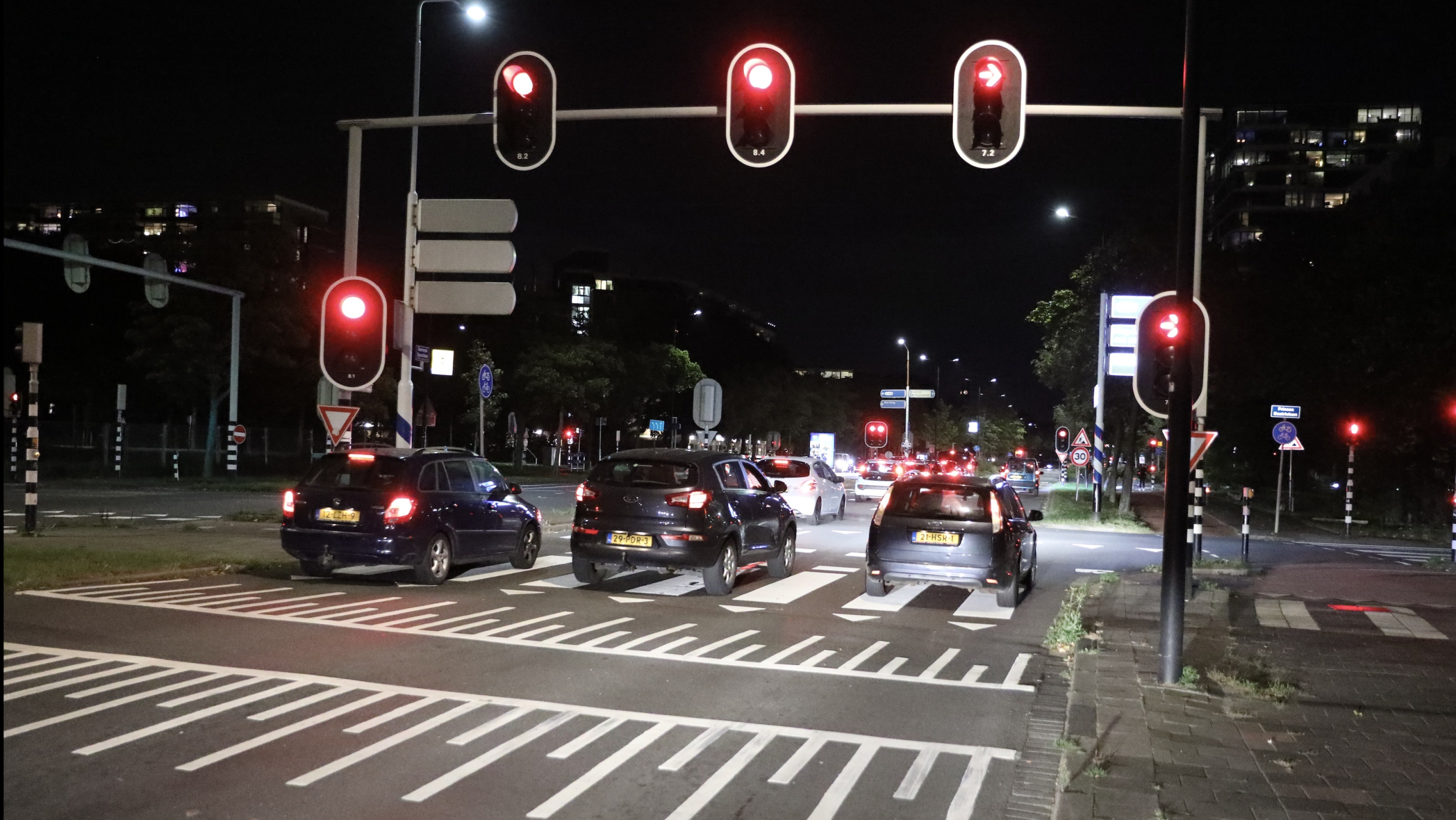 Ruziënde automobilisten door falende stoplichten Beatrixlaan