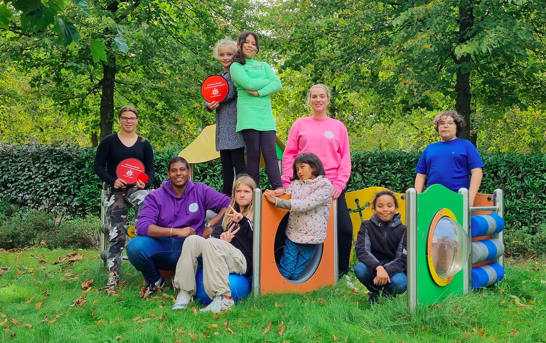 Groep kinderen zet zich in voor Villa Expert Care