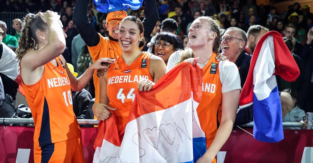 Twee oud speelsters Basketbalvereniging Lokomotief wereldkampioen onder 23