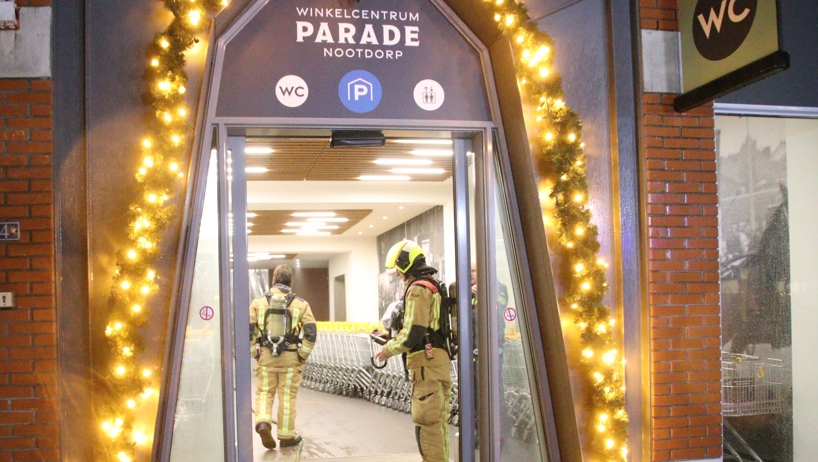 Vermoedelijke brandstichting Winkelcentrum Parade