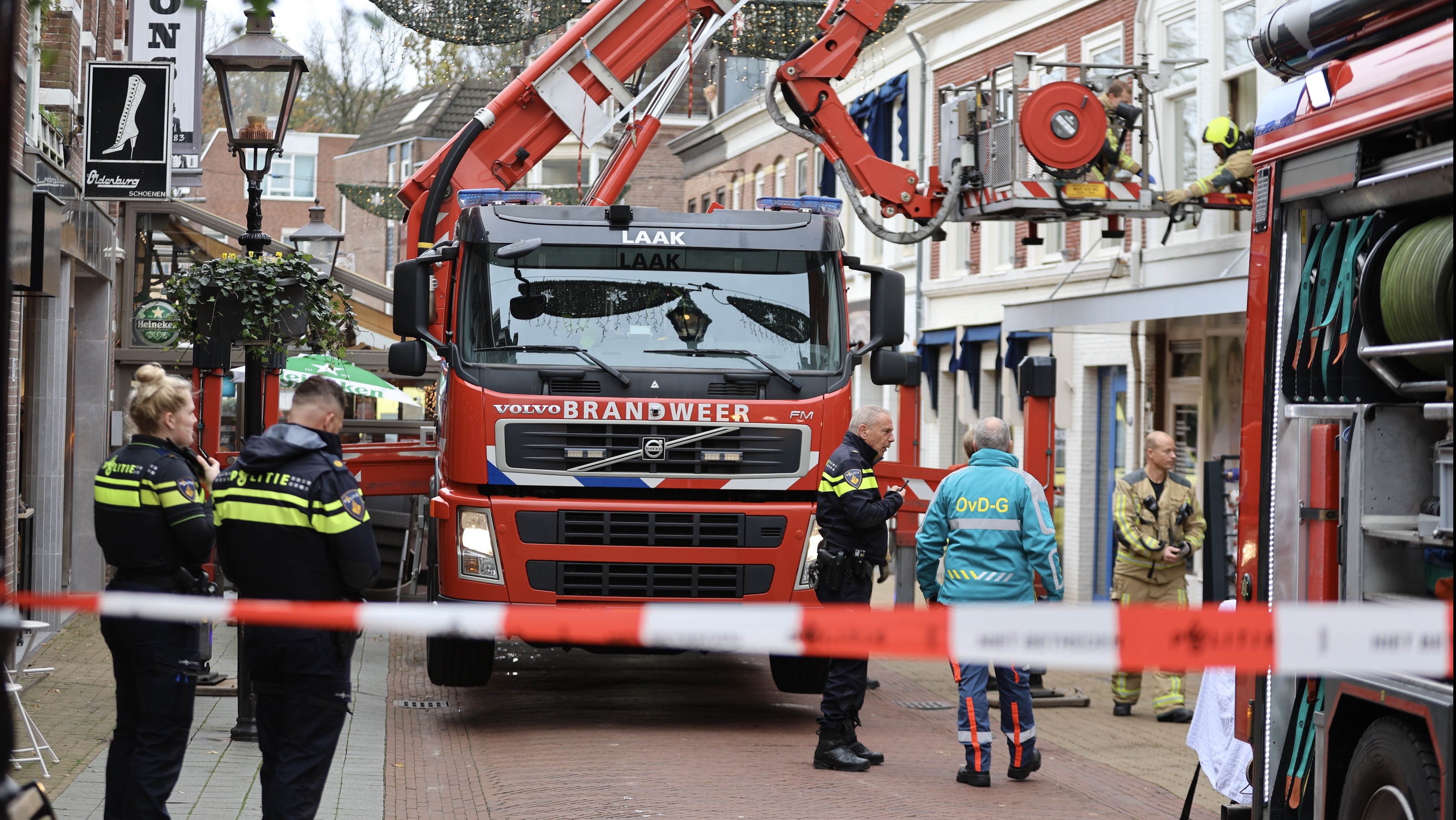 Herenstraat deels afgezet vanwege brand in woning