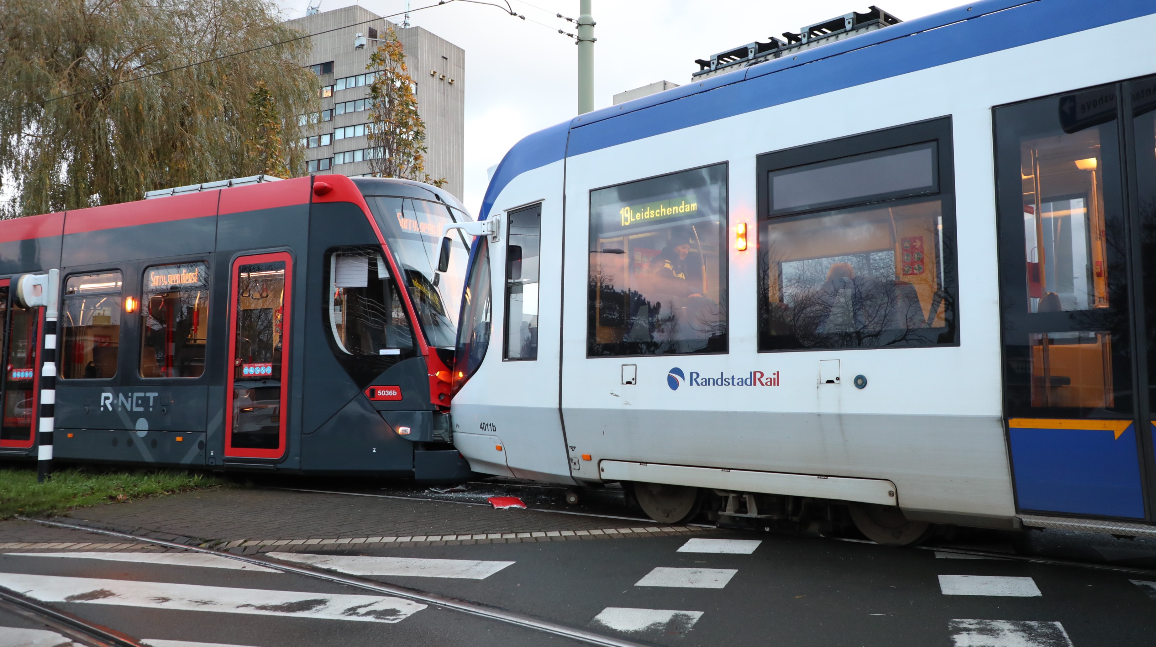 Schade bij botsing tussen twee trams in Leidschendam