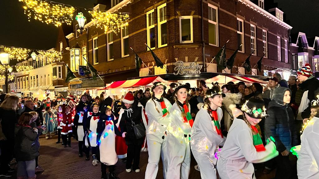 [VIDEO] Bezoekers Dickens Festival genieten van sfeer en elkaar