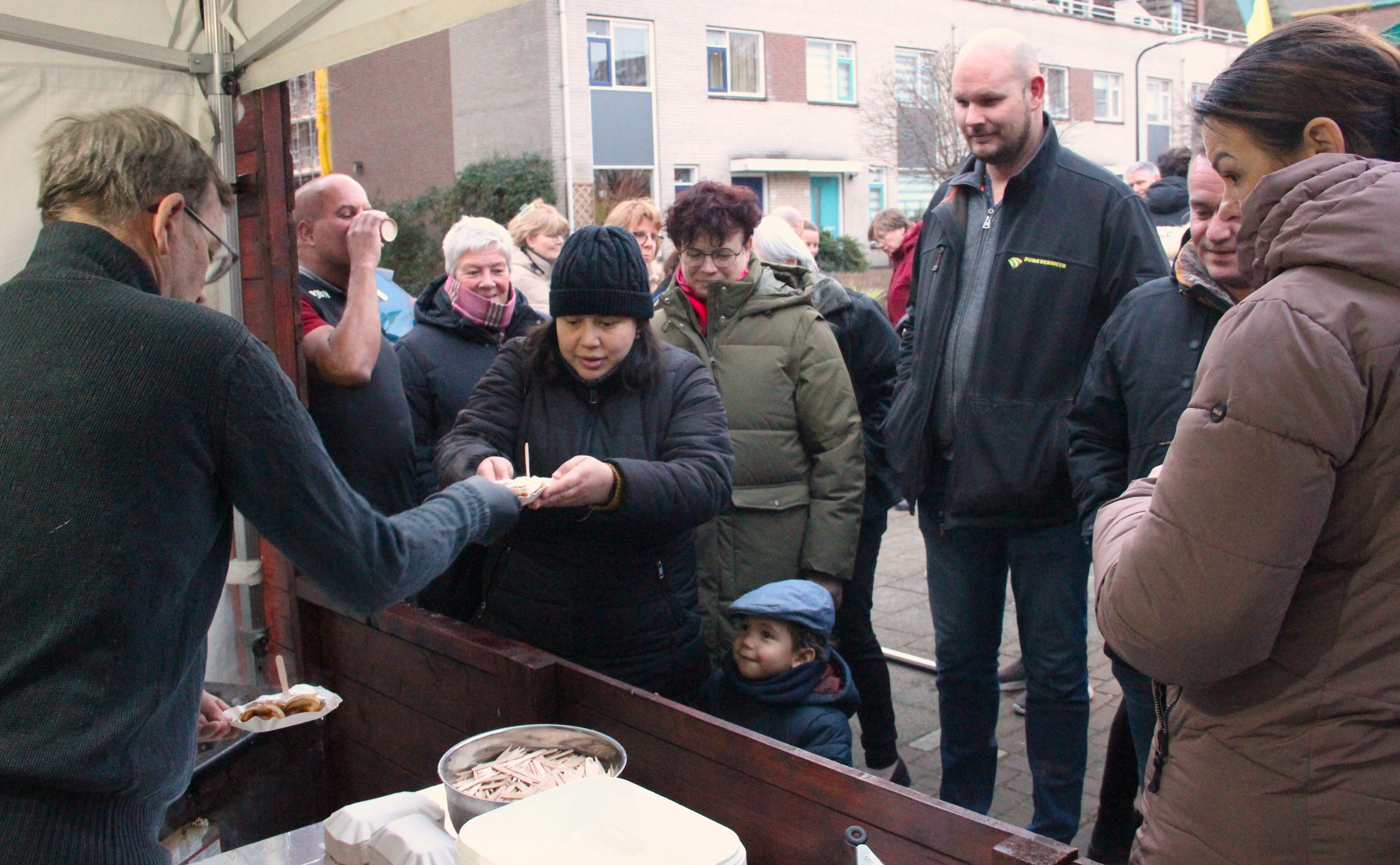 Een feestelijke start met bewoners Generaal Swartlaan