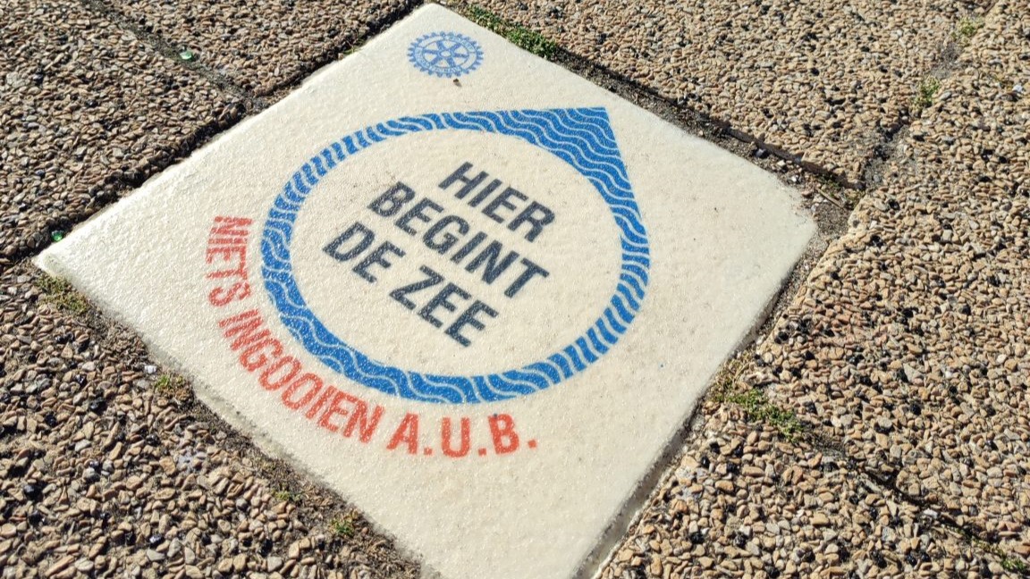 Primeur: ‘Hier begint de zee’-tegel onthulling op 14 februari