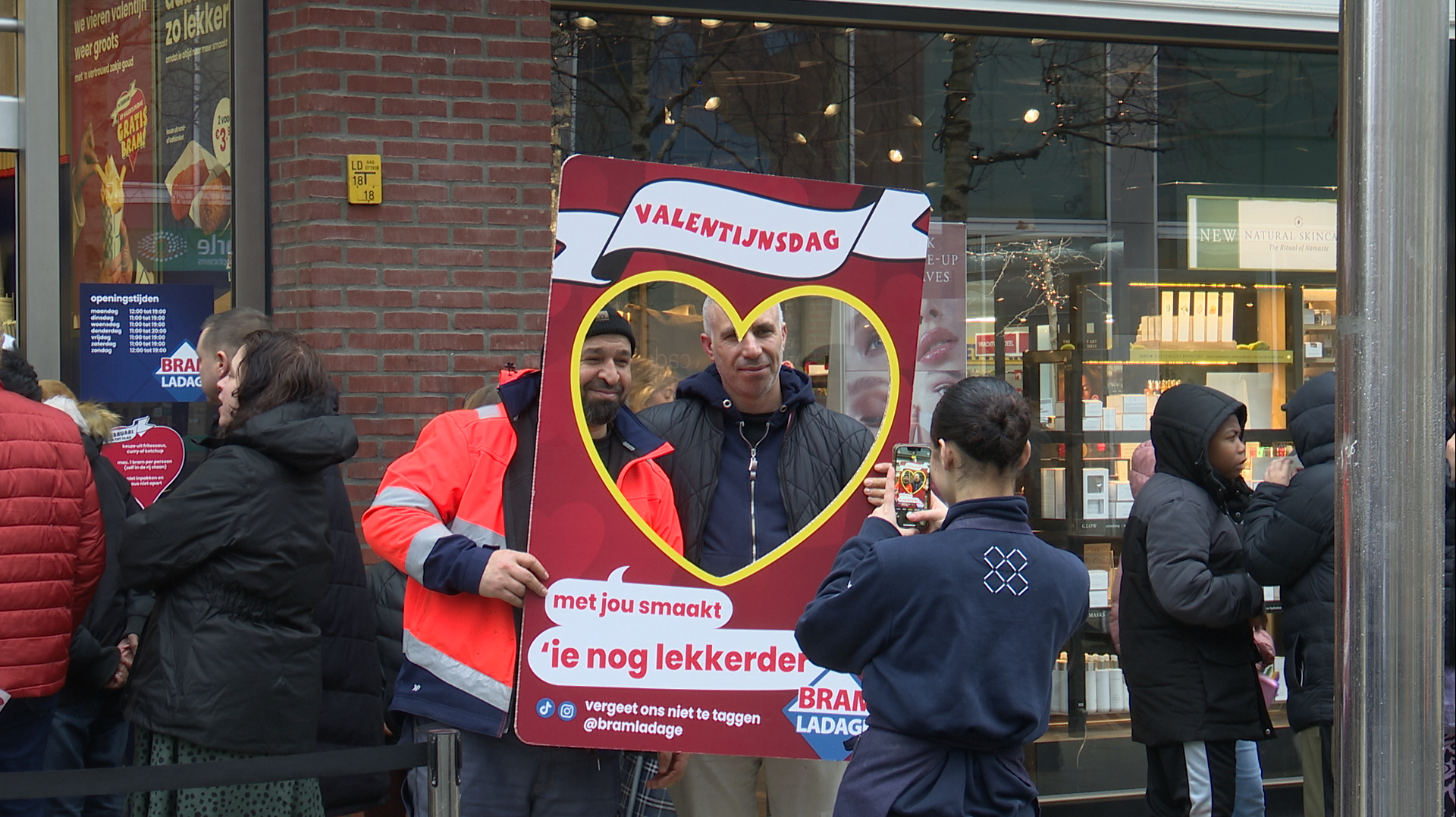 [VIDEO] Massale drukte bij Valentijns-actie Bram Ladage