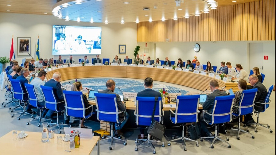 Raak in gesprek met de raad met een hapje en een drankje