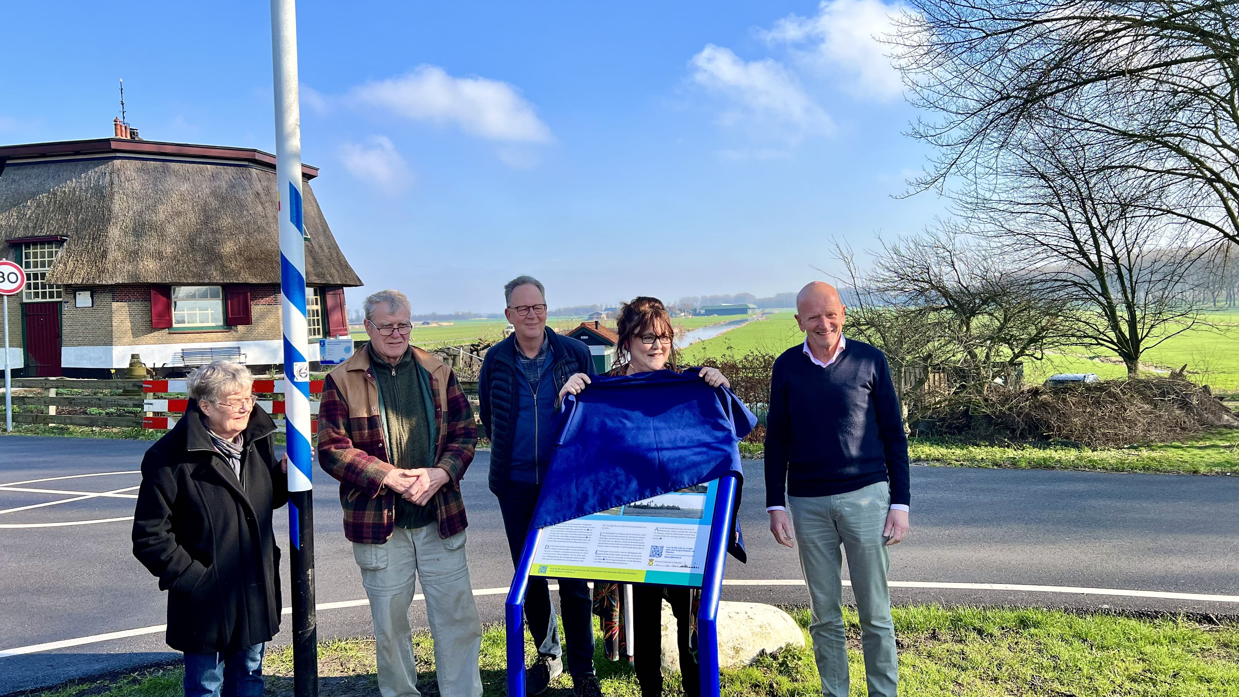 [VIDEO] Onthulling van eerste historische informatiebord van Pijnacker-Nootdorp