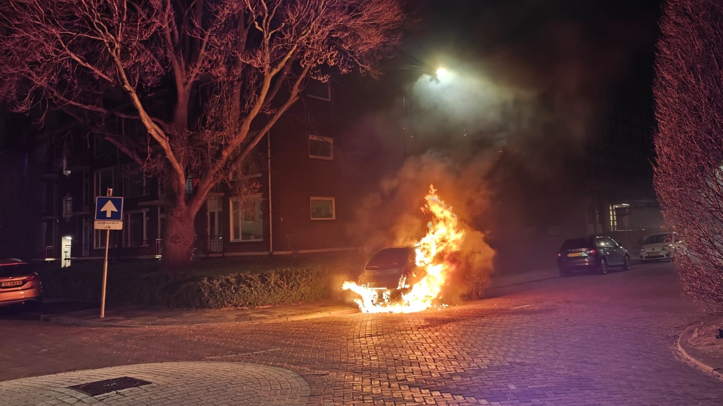 Voertuigbrand in Jacob van Den Eyndestraat