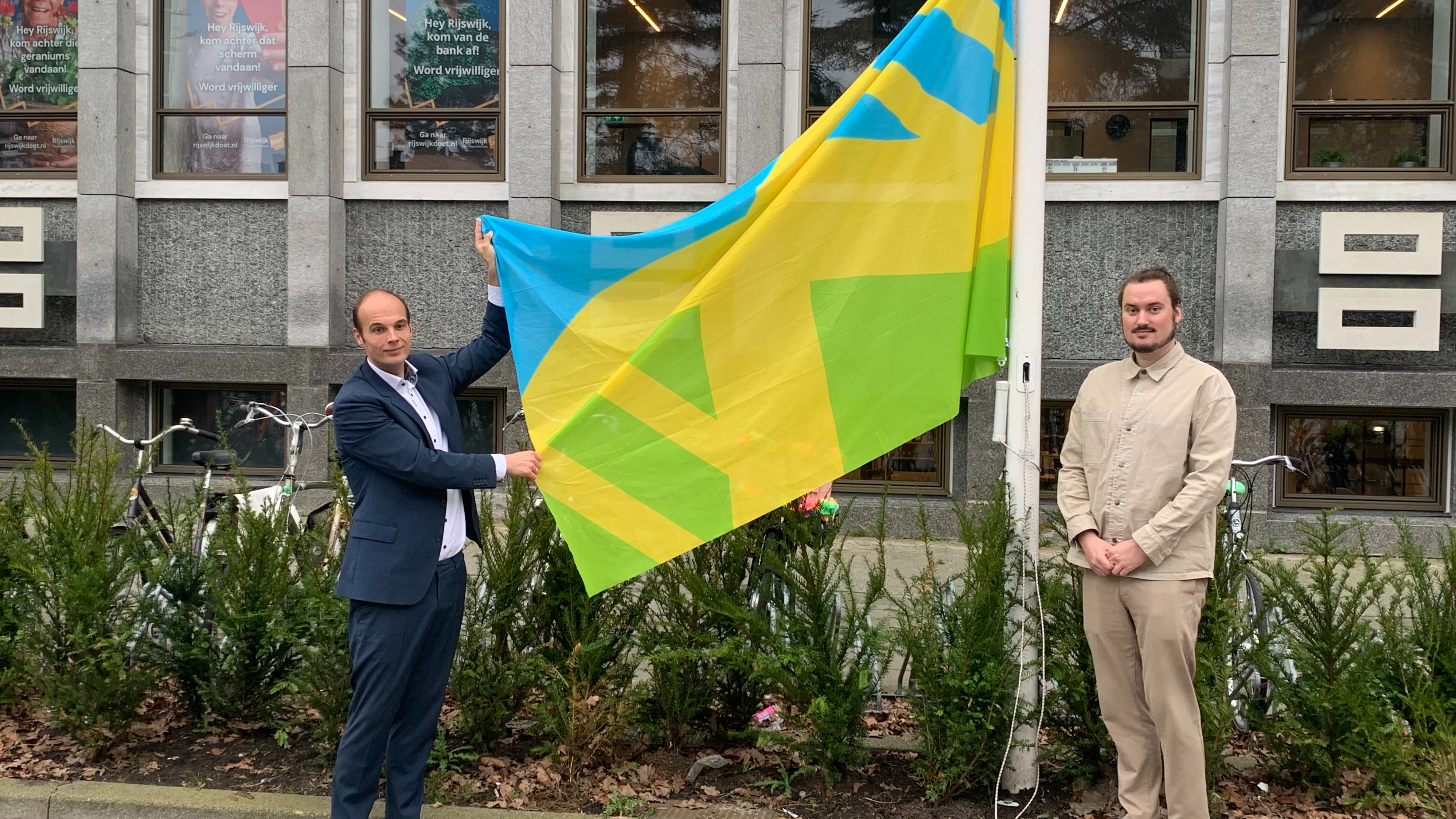 [VIDEO] Vlag voor Dag tegen Racisme en Discriminatie wordt opgeheven voor het Huis van de Stad