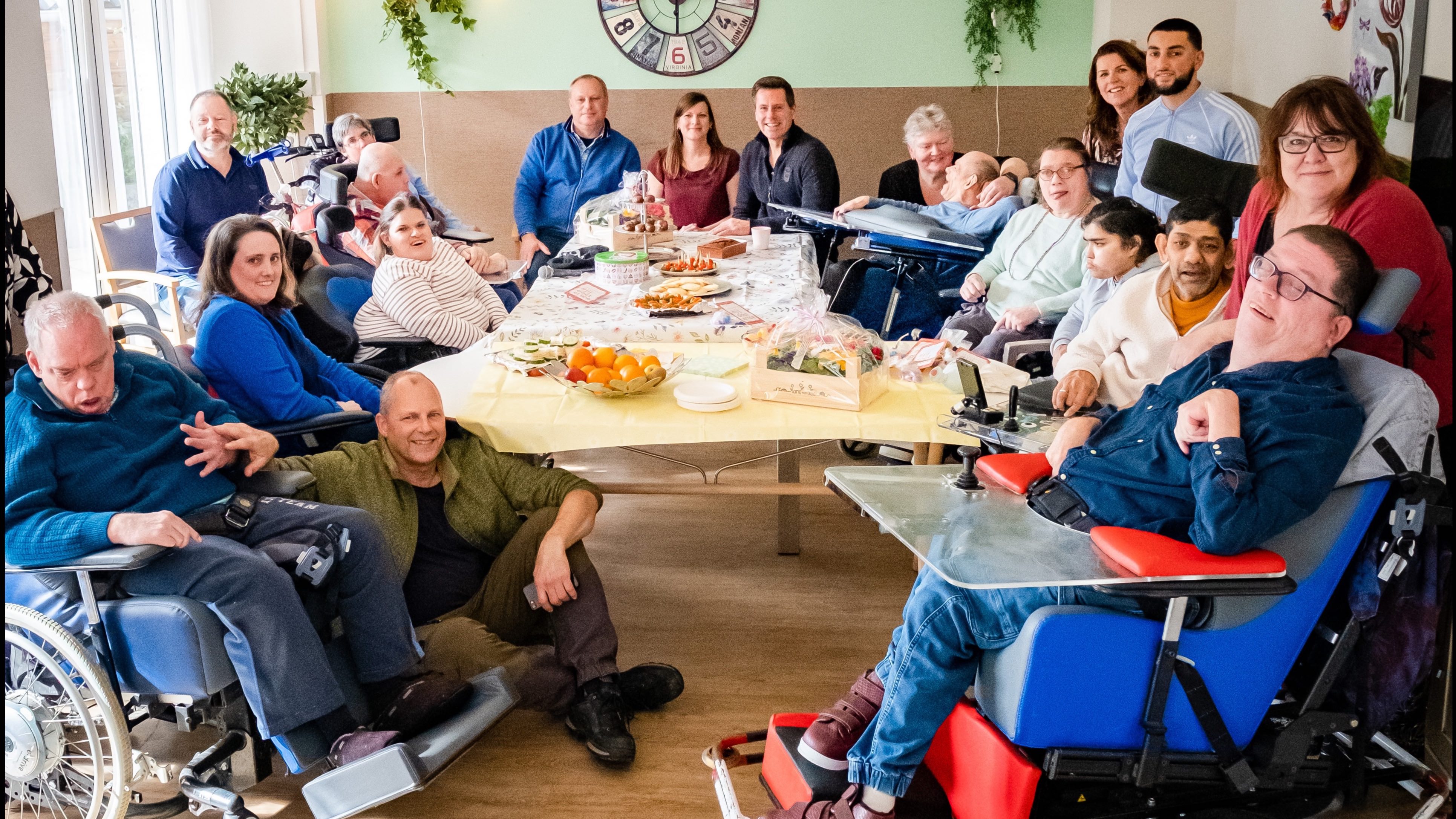 Collegeleden van Pijnacker-Nootdorp helpen tijdens NLdoet bij Ipse de Bruggen