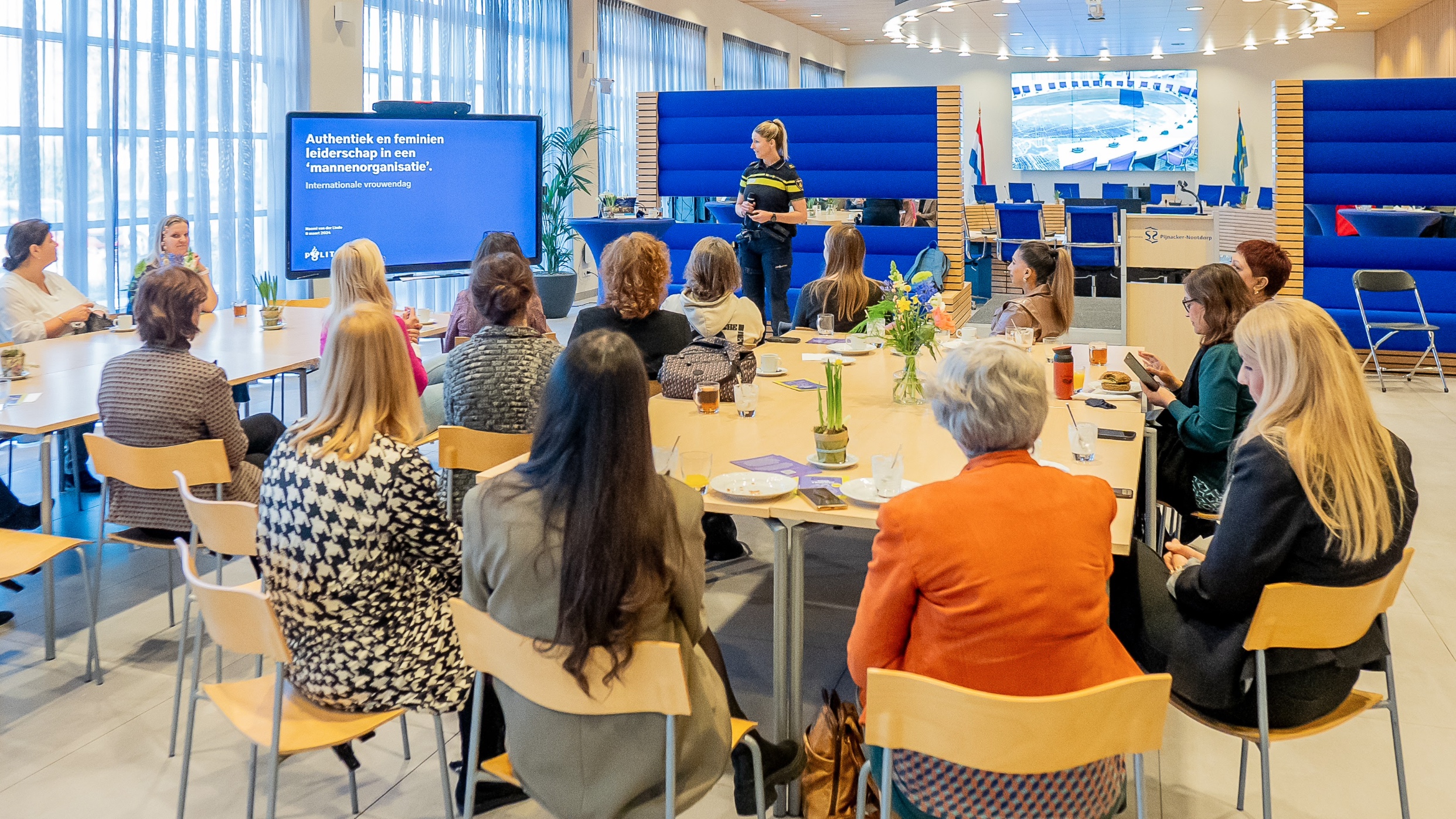 Gemeenteraad Pijnacker-Nootdorp viert Internationale Vrouwendag door samen te ontbijten