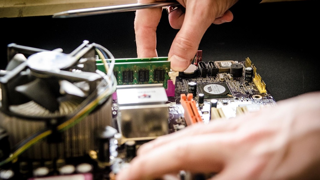 Repair Café Pijnacker-Nootdorp helpt inwoners met duurzame voorjaarsschoonmaak