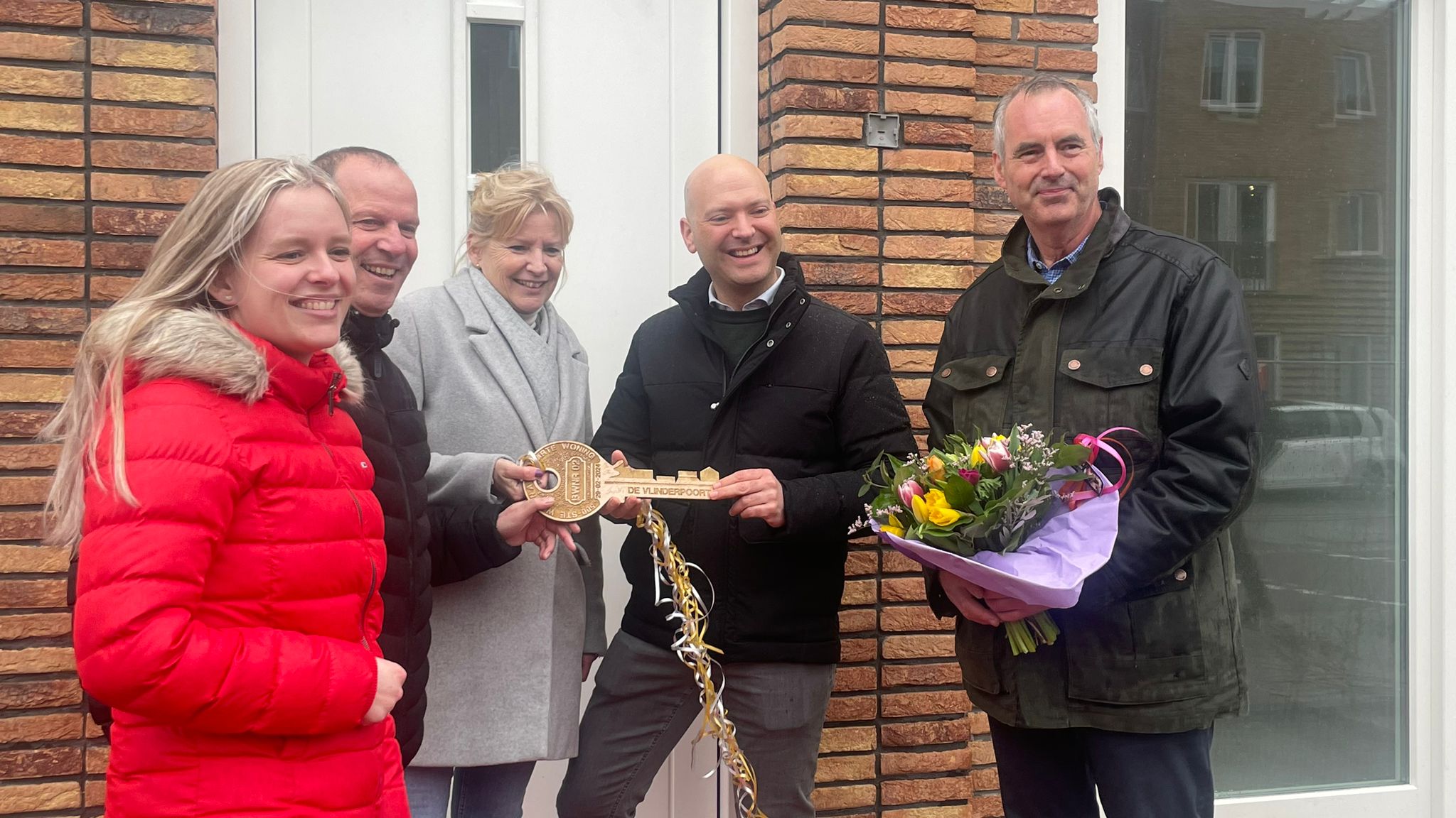 [VIDEO] Armand van de Laar overhandigt sleutel van 500e woning Wonen à la Carte