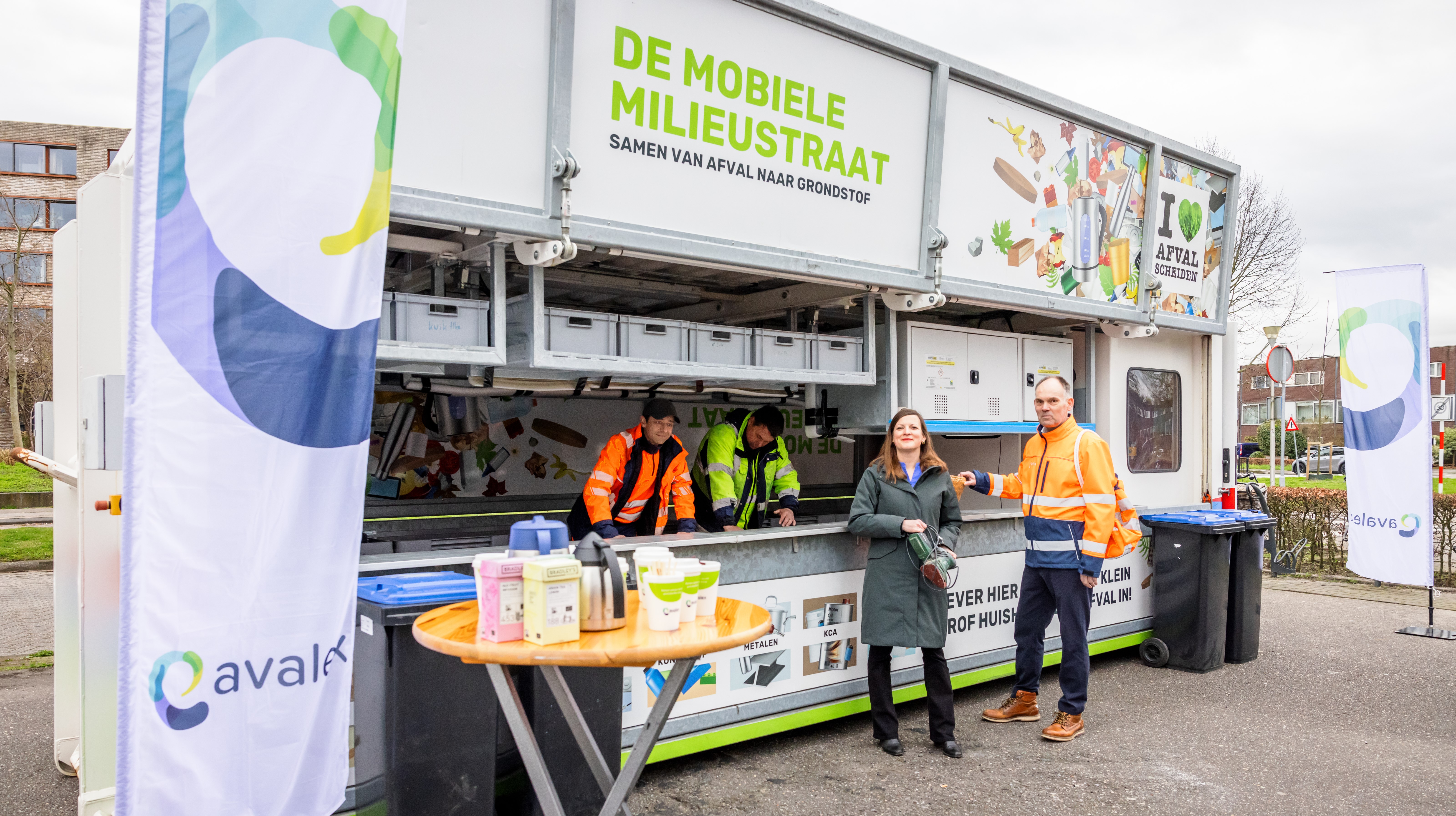 Mobiele milieustraat in Delfgauw officieel geopend