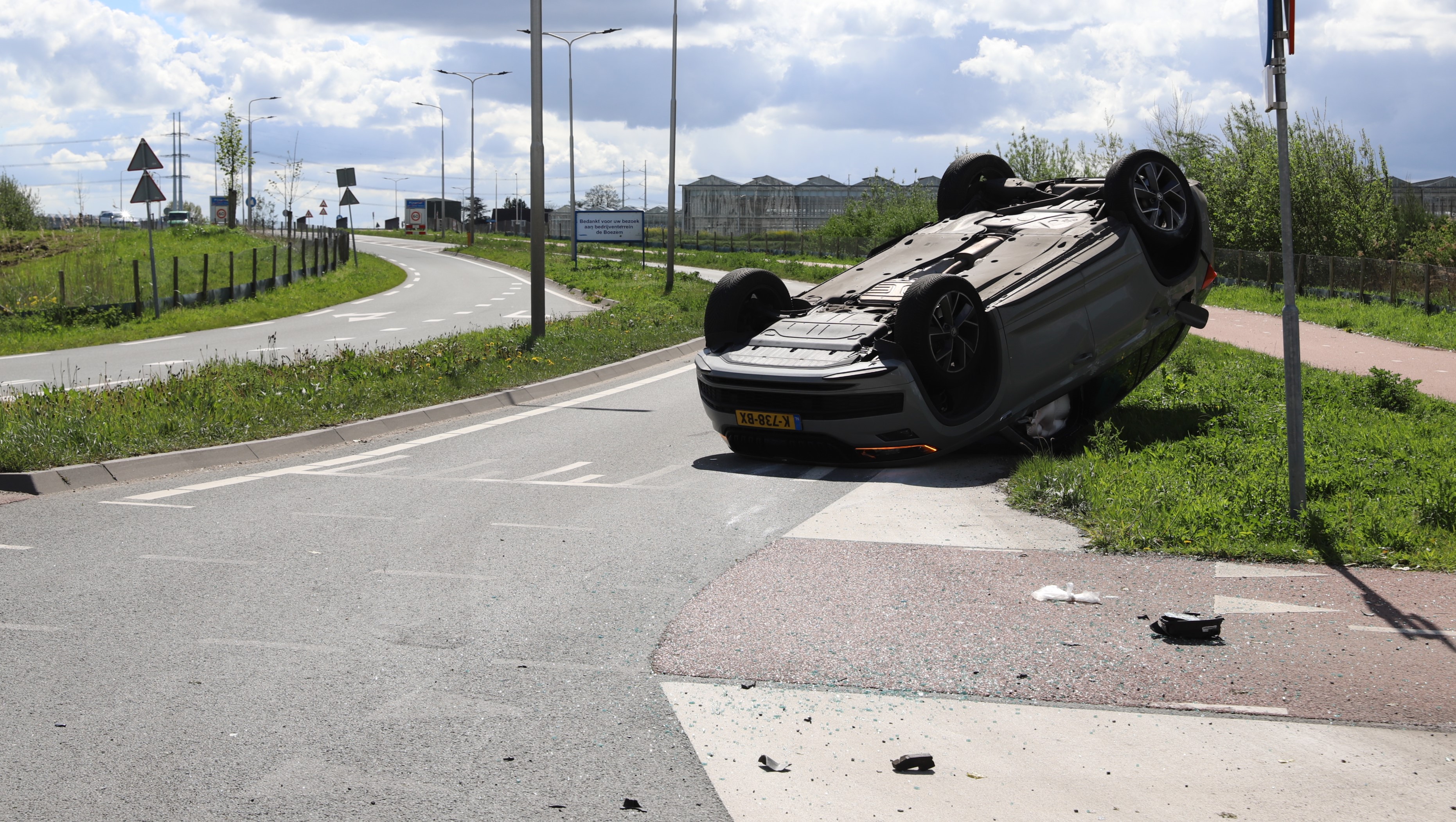 Opnieuw ongeluk op de Zijdeweg, auto belandt op z’n kop