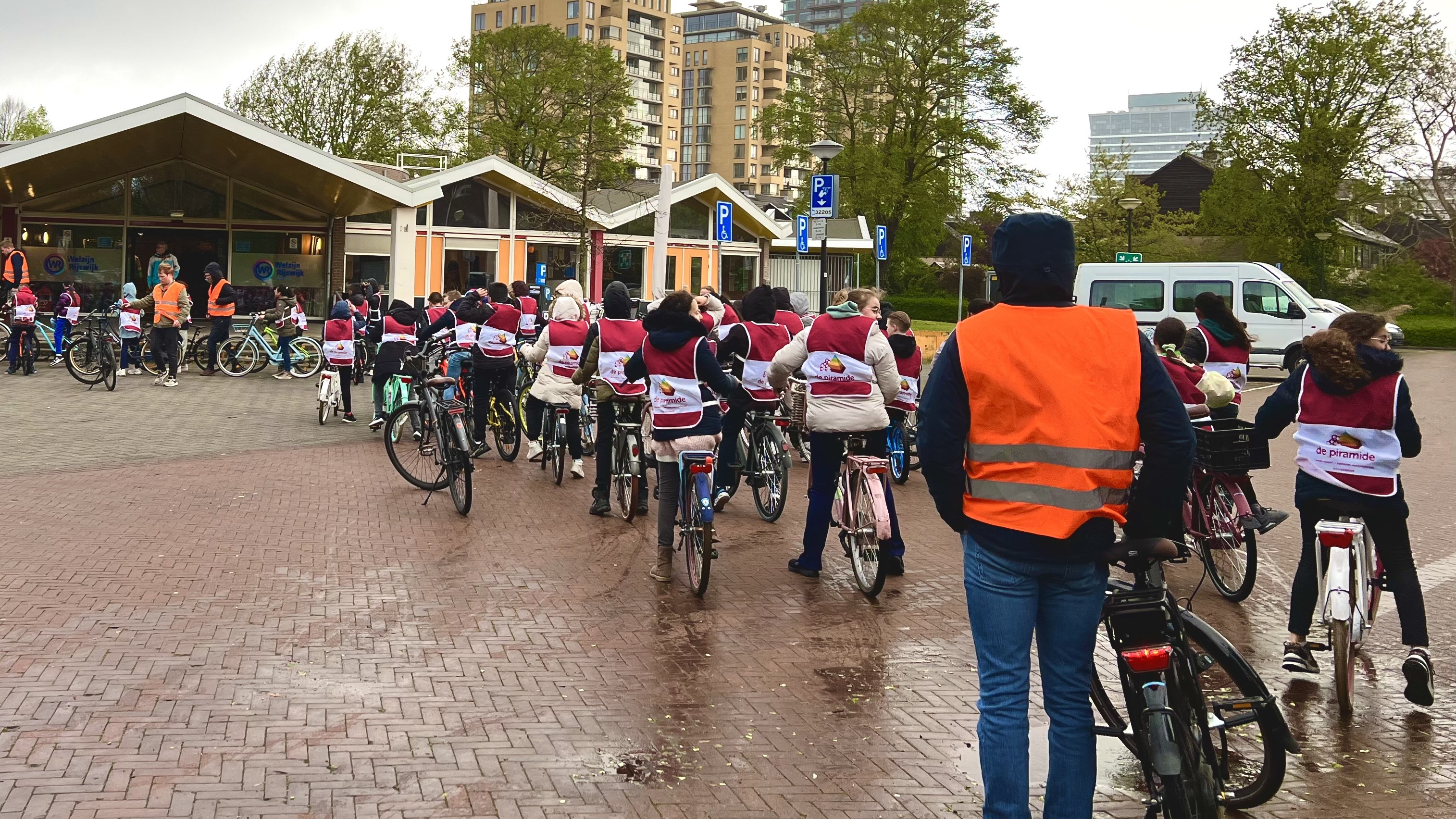 [VIDEO] Fietsverkeersexamen van start gegaan voor ruim 500 Rijswijkse basisschoolleerlingen