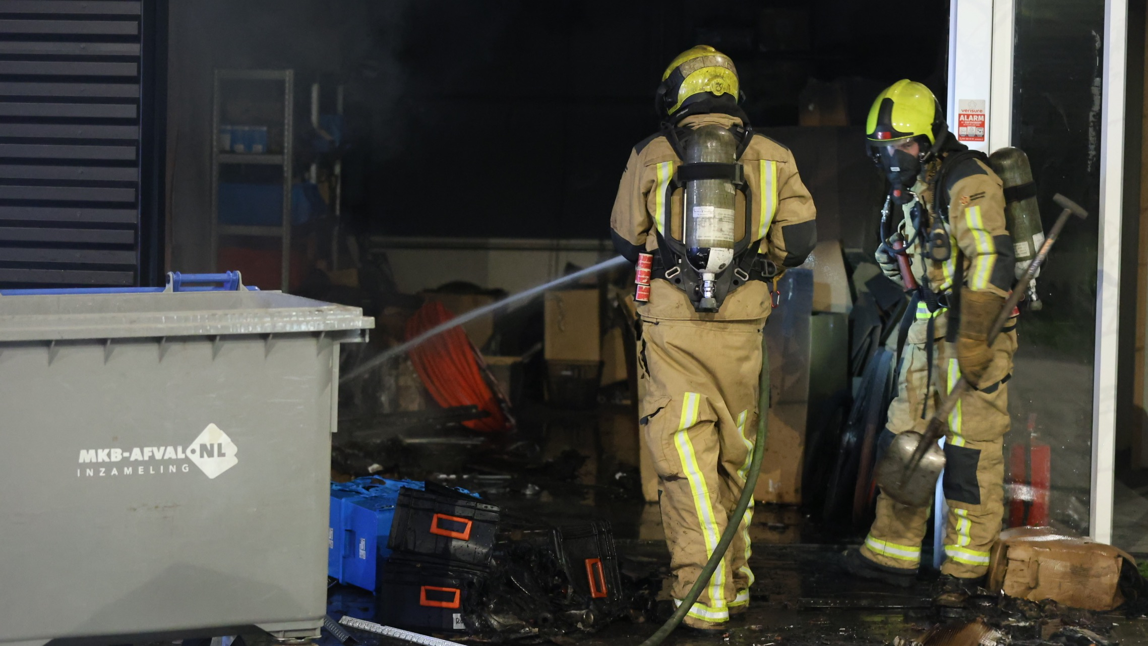 Veel schade aan bedrijfspand door brand aan Laan van Het Haantje