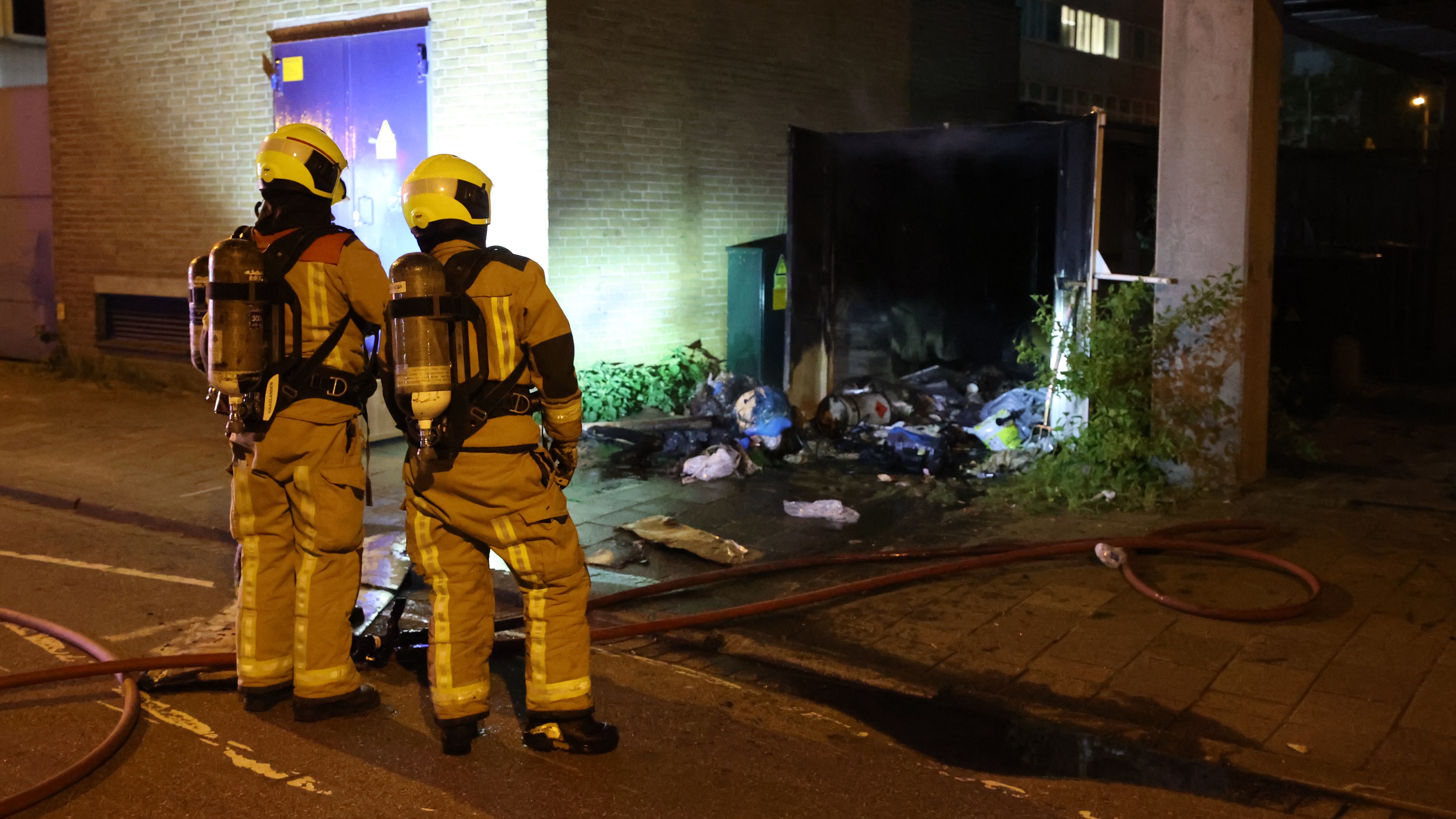 Containerbrand in Van Gijnstraat en vrachtwagenbrand straat verderop