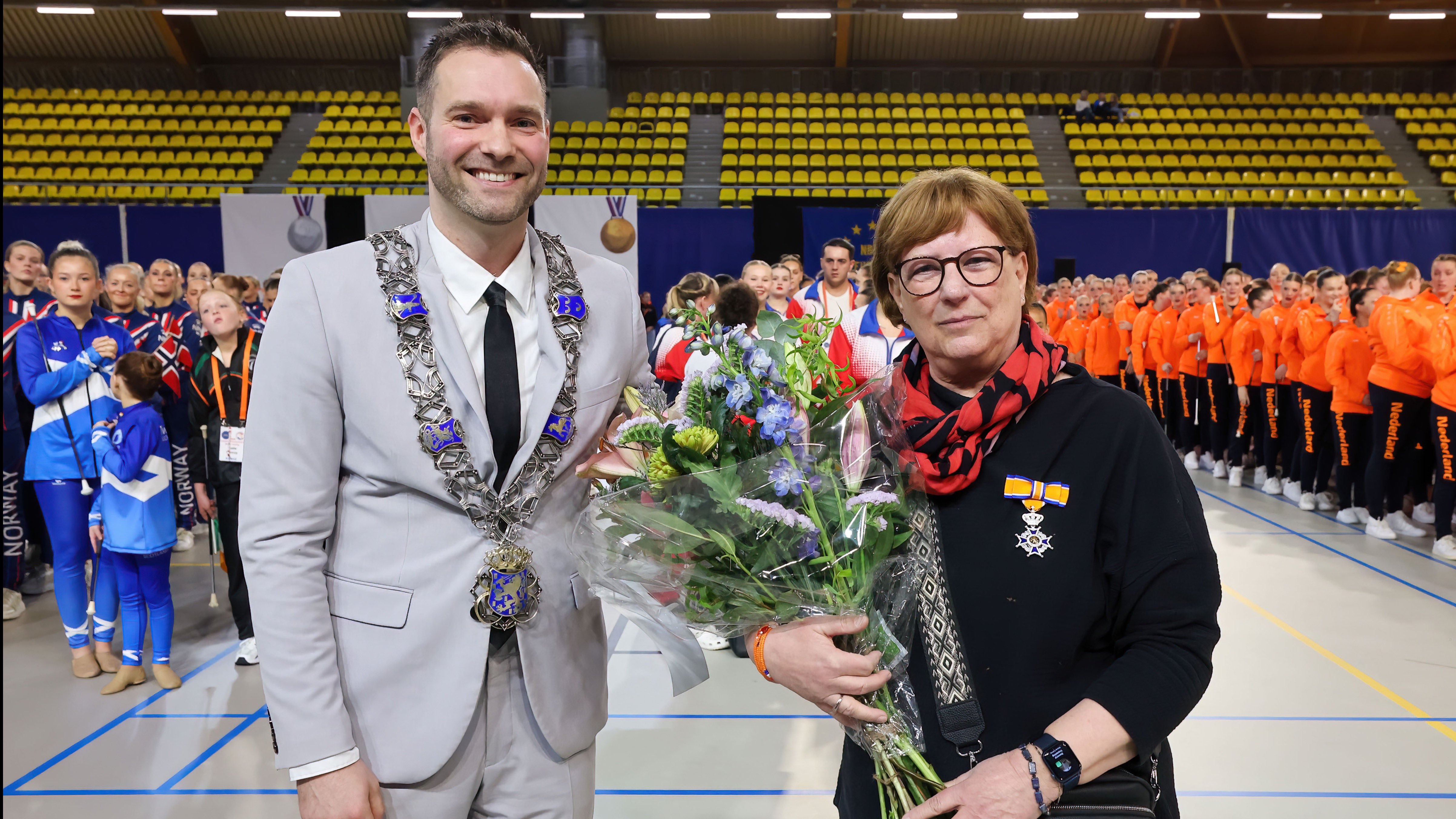 Conny van Walraven ontvangt koninklijke onderscheiding voor bijdrage aan twirlsport