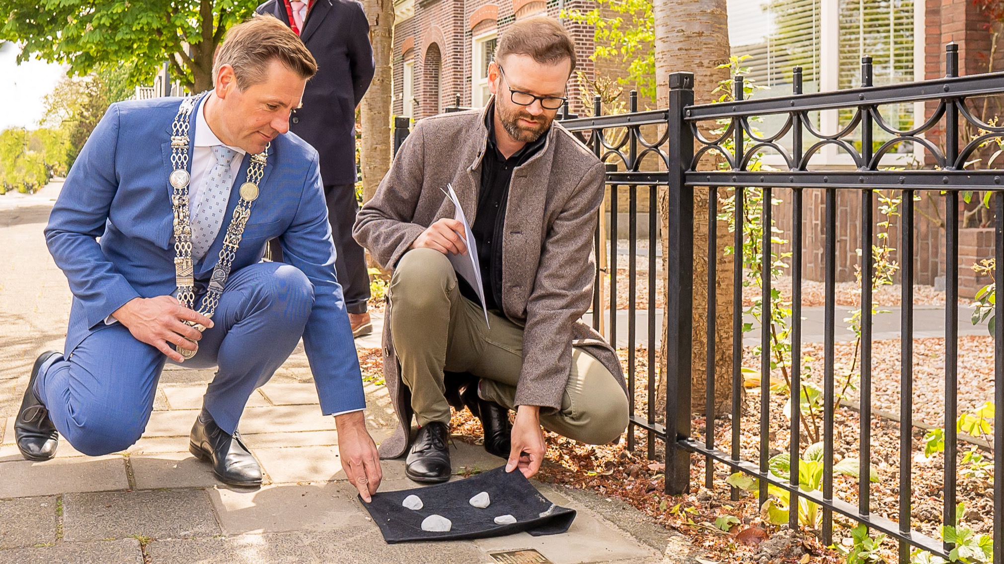 Stolpersteine ter herdenking van Joodse slachtoffers geplaatst