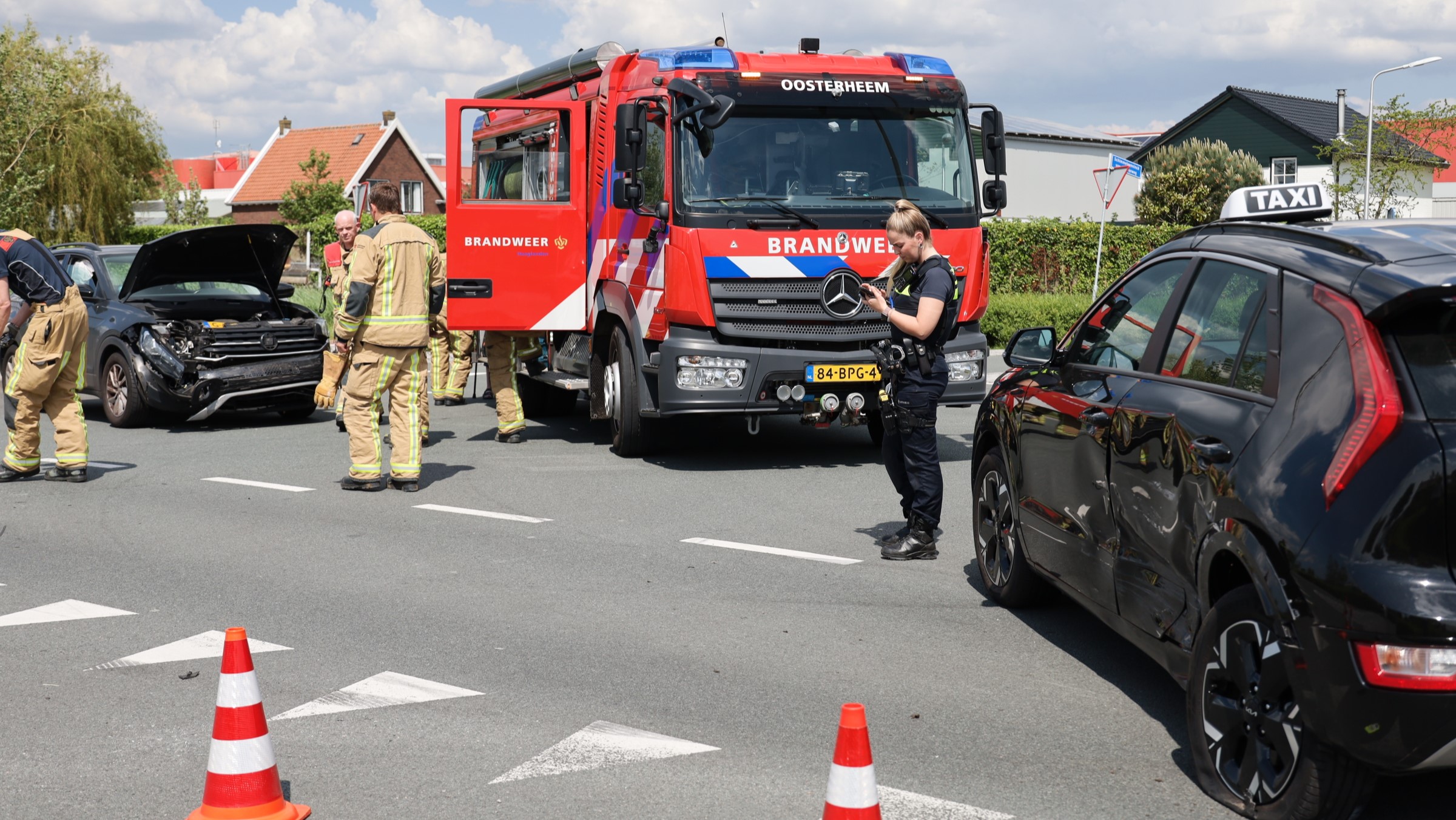 Vrouw botst tegen taxi aan in Delfgauw