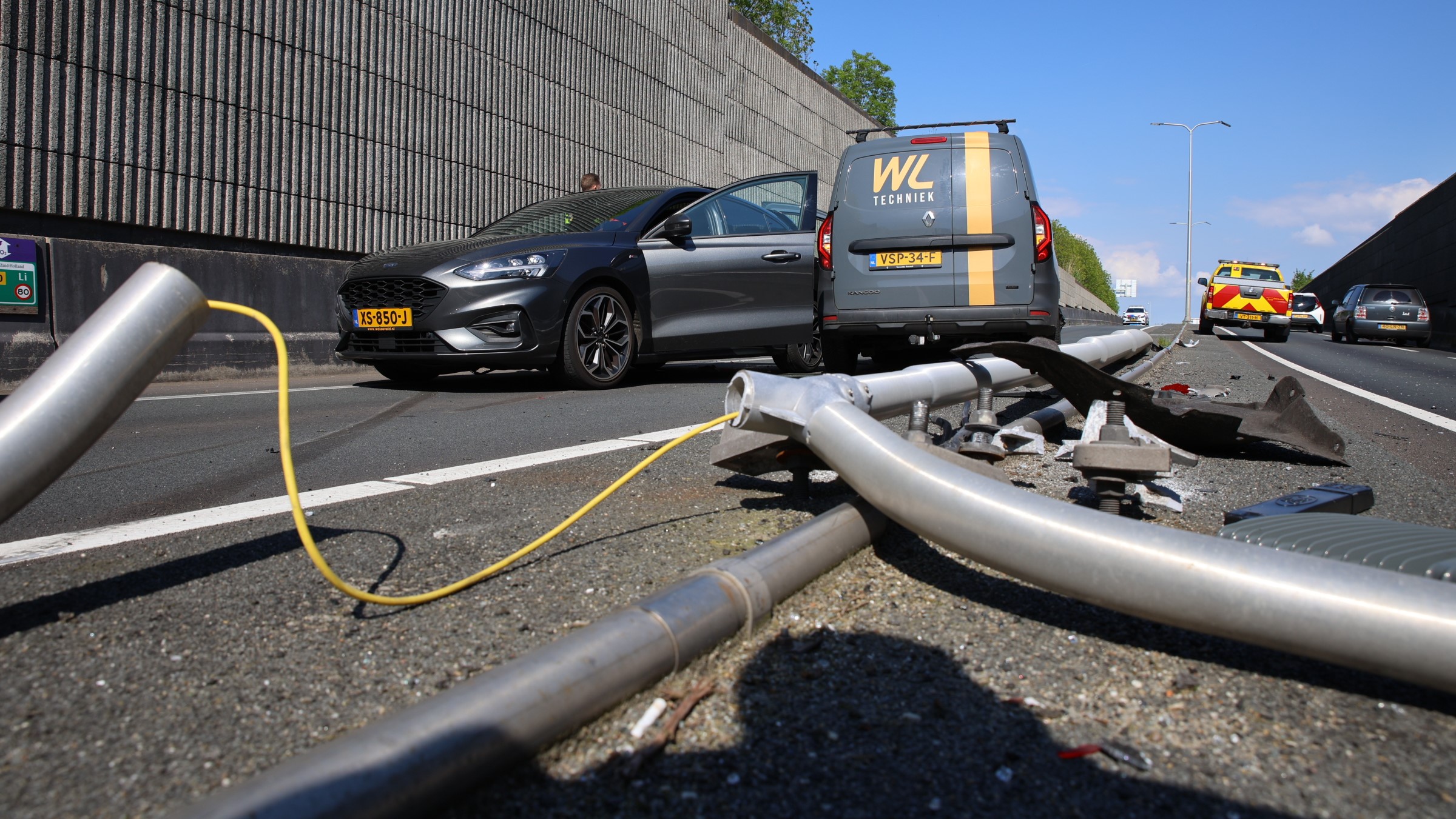 Enorme ravage na ongeval op de N470, bestuurder gewond