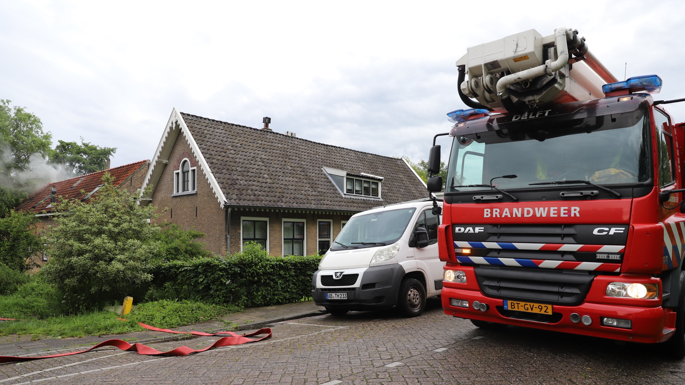 Blikseminslag veroorzaakt brand in woning aan het Haantje in Rijswijk