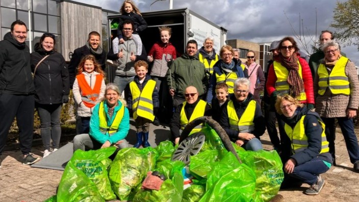 Gezamenlijke opschoonactie in wijk De Venen