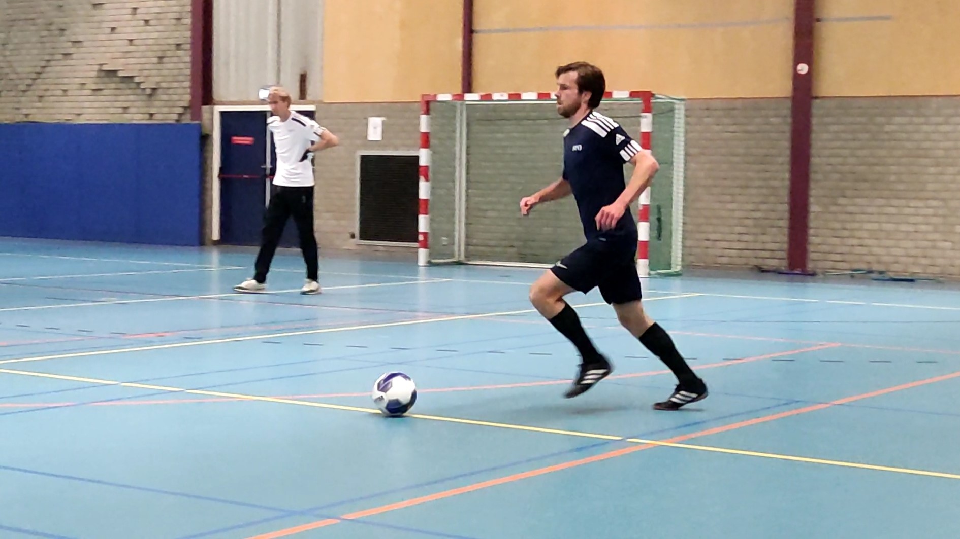 [VIDEO] Strijd om felbegeerde trofee bij Economen Zaalvoetbaltoernooi