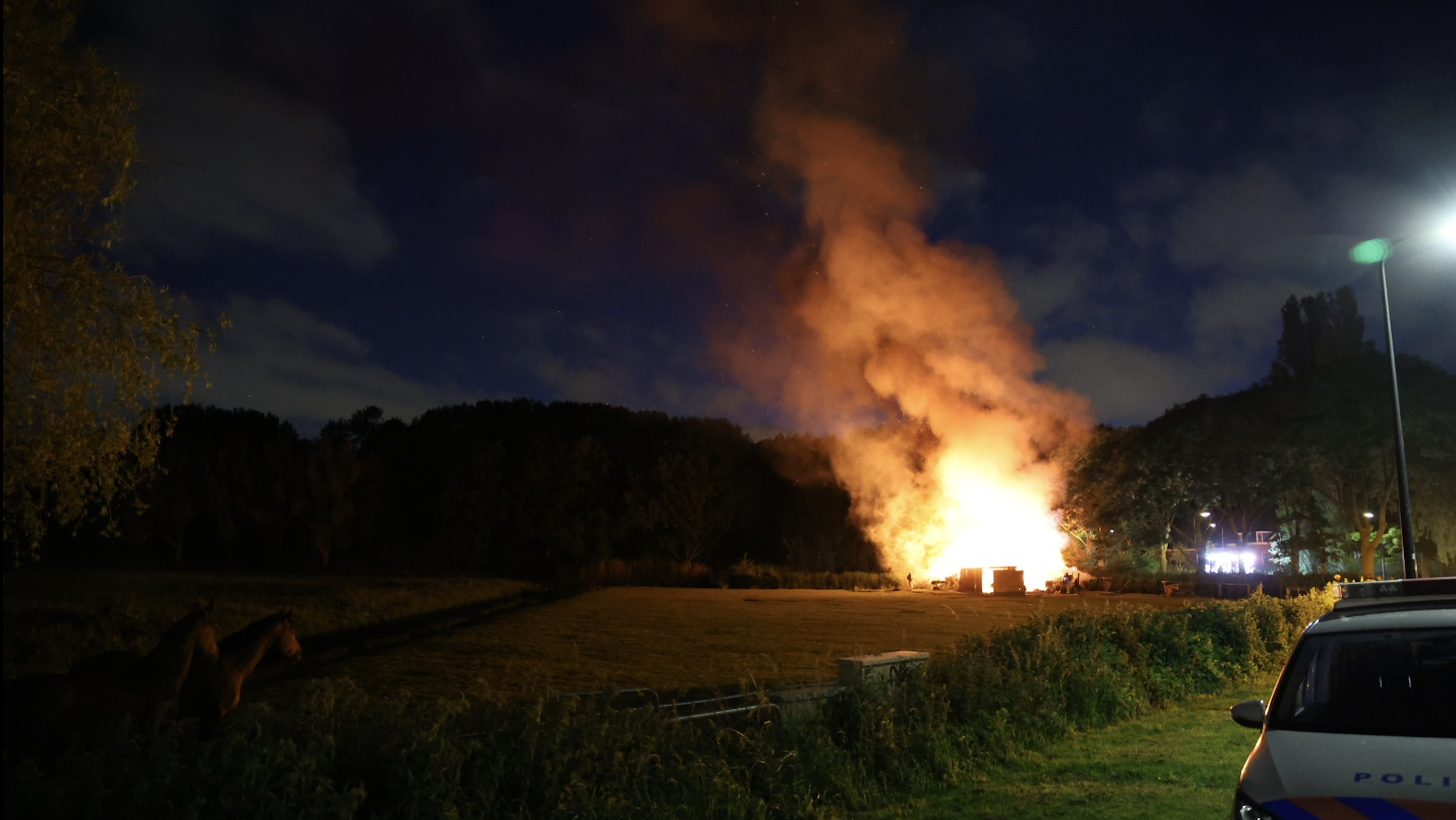 Paarden gered uit brandende schuur aan Jaagpad