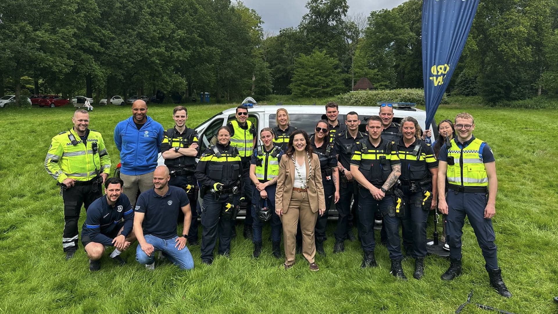 Jongeren proberen uit handen van de politie te blijven tijdens The Hunt