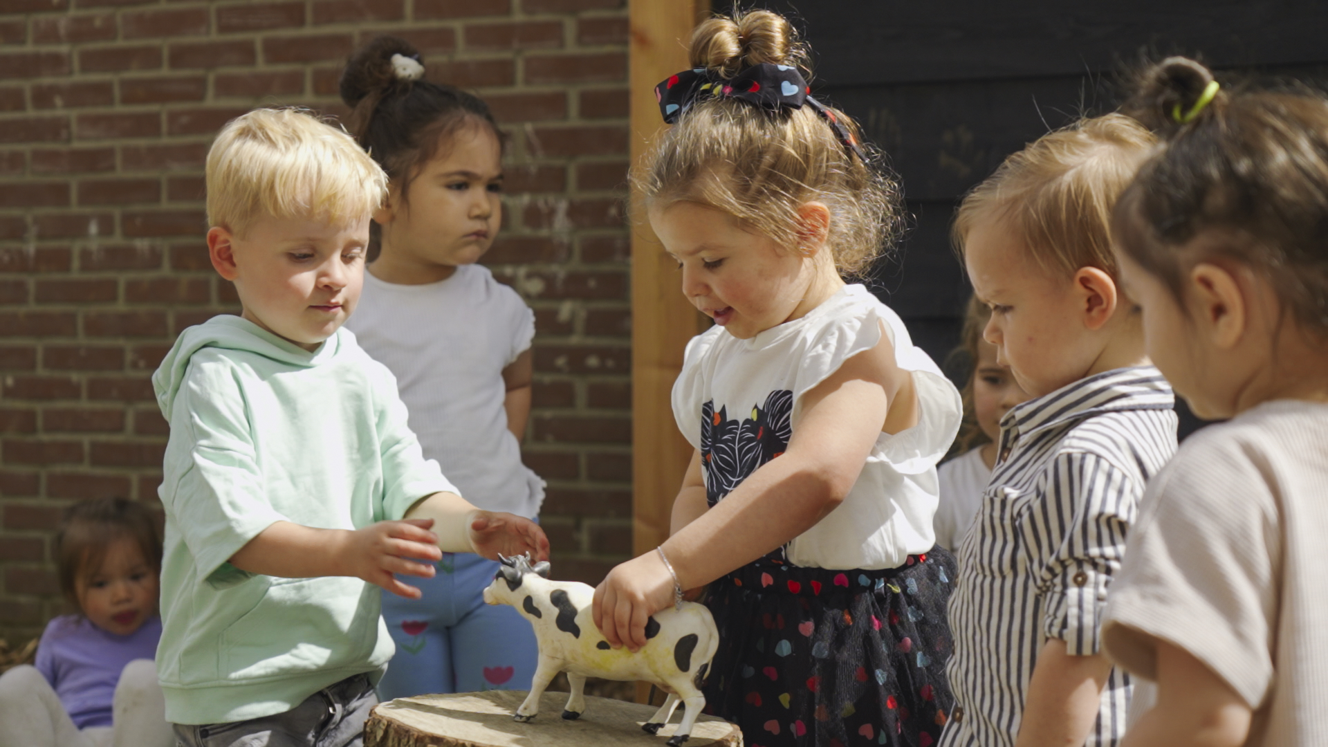 [VIDEO] Kinderopvang Keiki Holo Holo opent nieuwe buitenspeeltuin