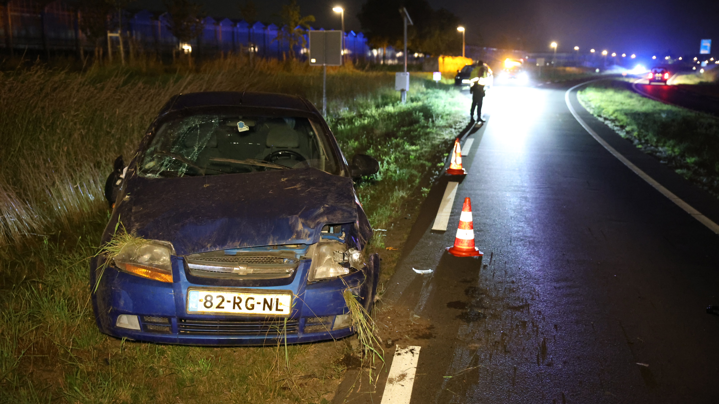 Bestuurder slaat over de kop en vlucht op N470 bij Delfgauw