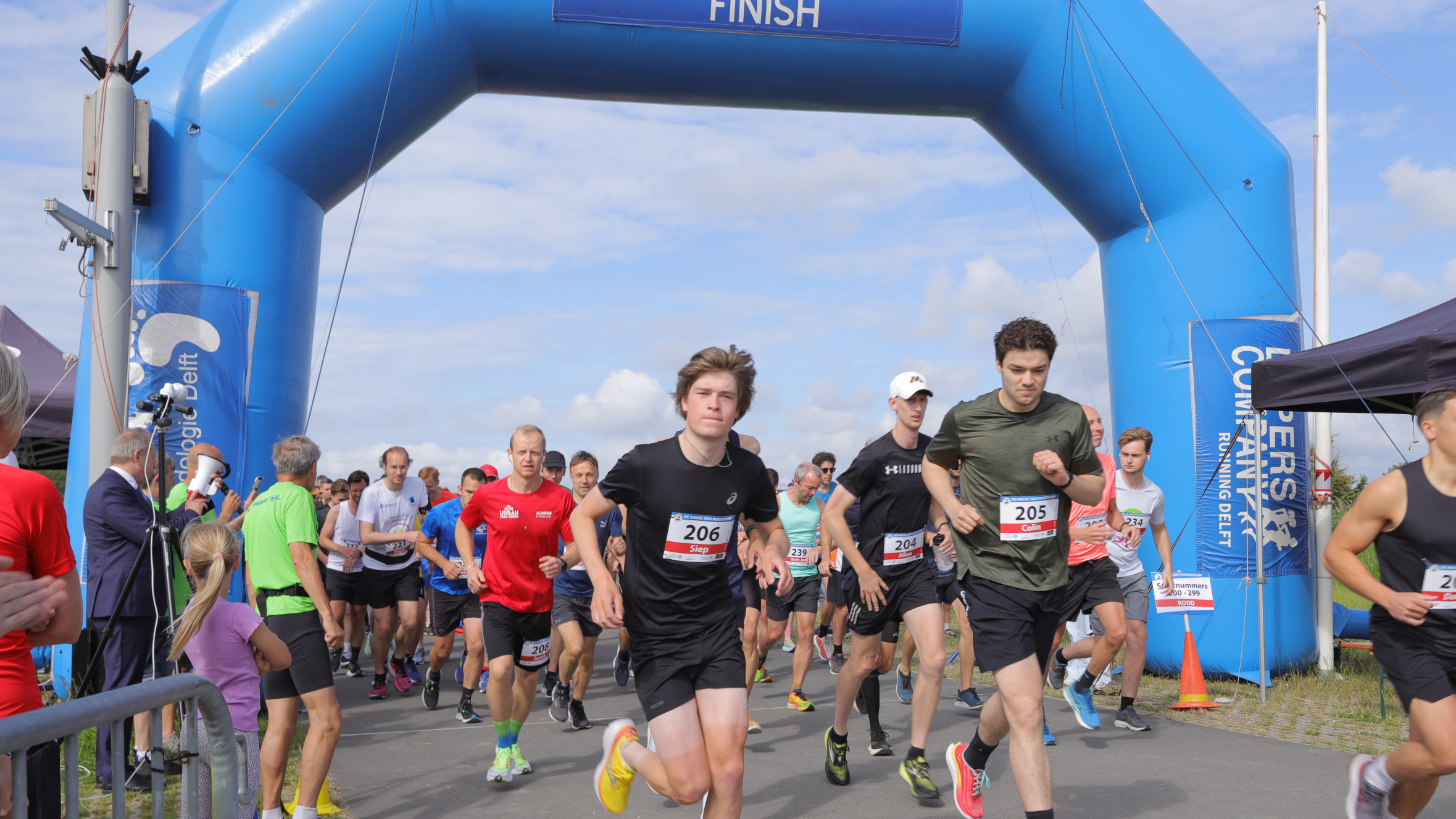 [FOTO] Halve Marathon van Nootdorp van start met 269 deelnemers