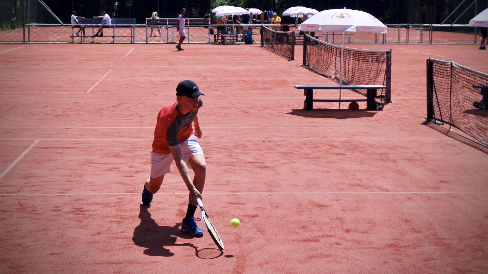 Tennis op het mooiste plekje van Rijswijk bij Tennisvereniging Te Werve