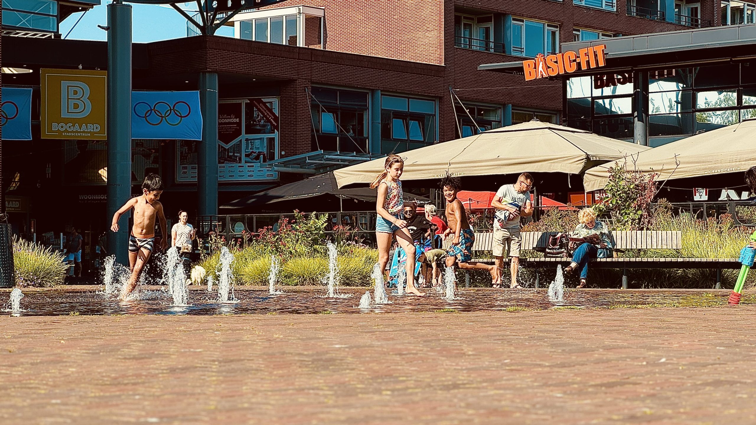 [FOTO] Recreëren in de zon op het Bogaardplein