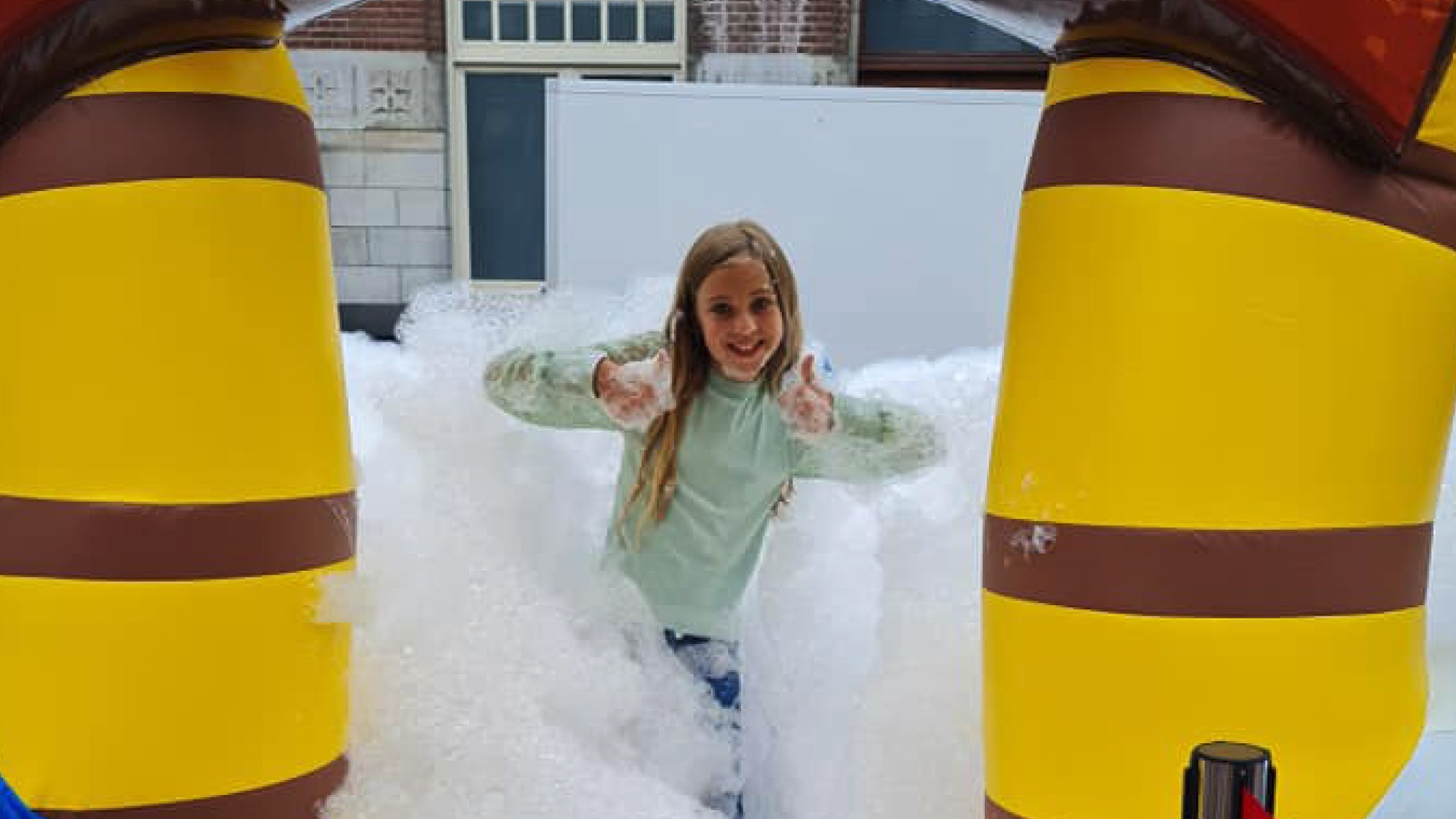 Schuimpret tijdens Bubble Park op Raadhuisplein