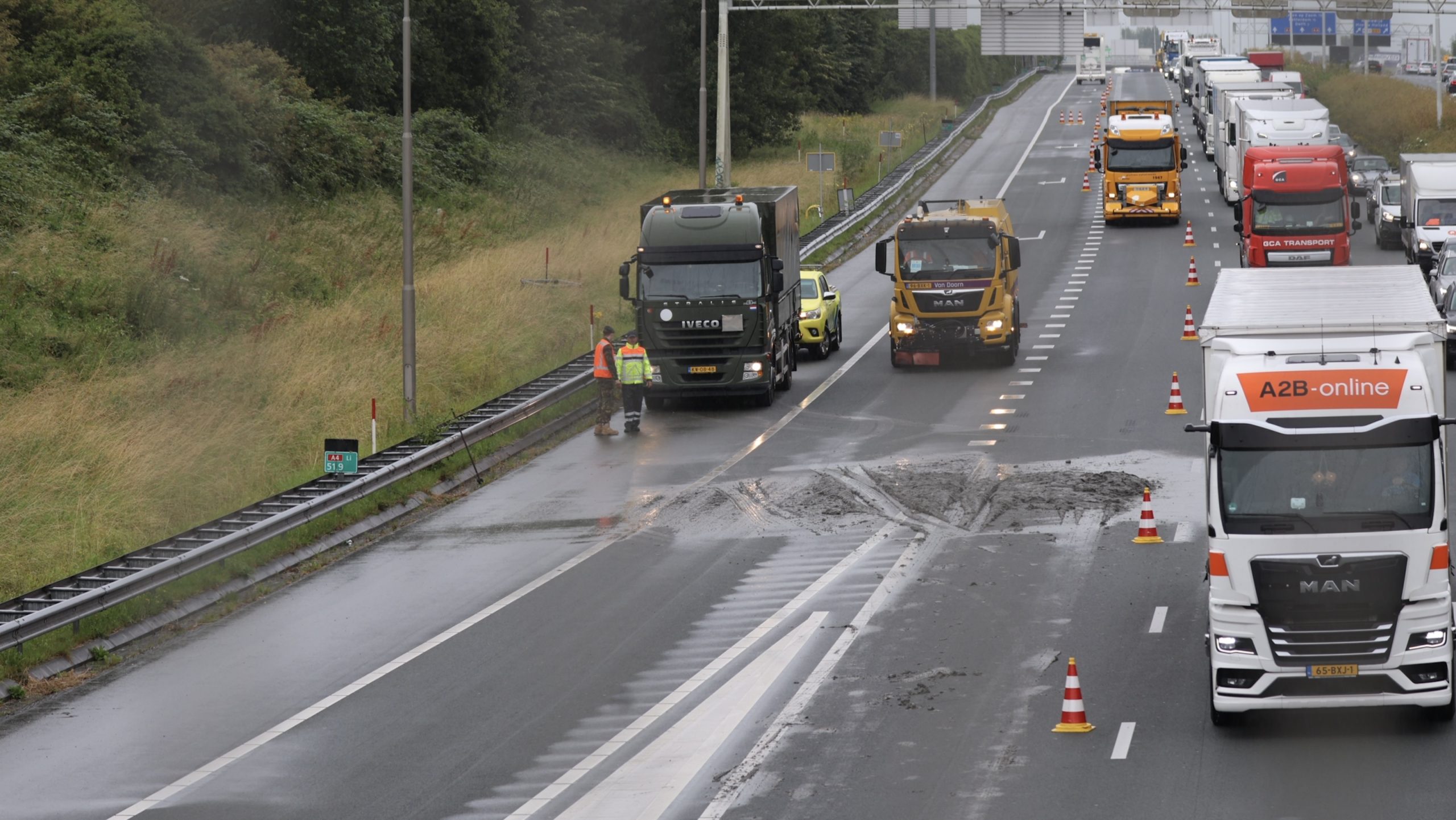 Modderoverlast zorgt voor vertraging op de A4 bij Rijswijk