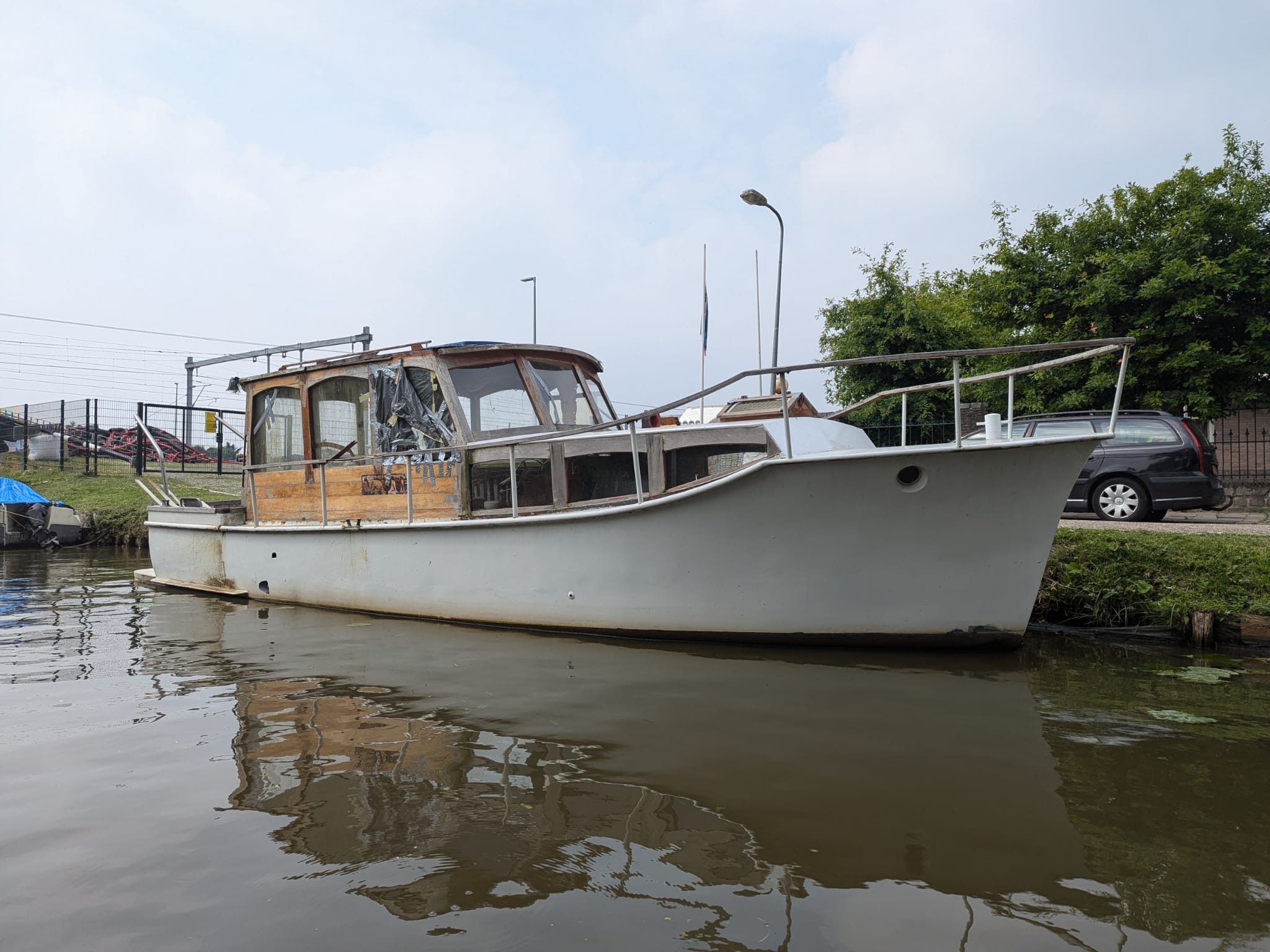 Weesbootjes in het water bij ’t Haantje zijn niet zomaar weg te halen