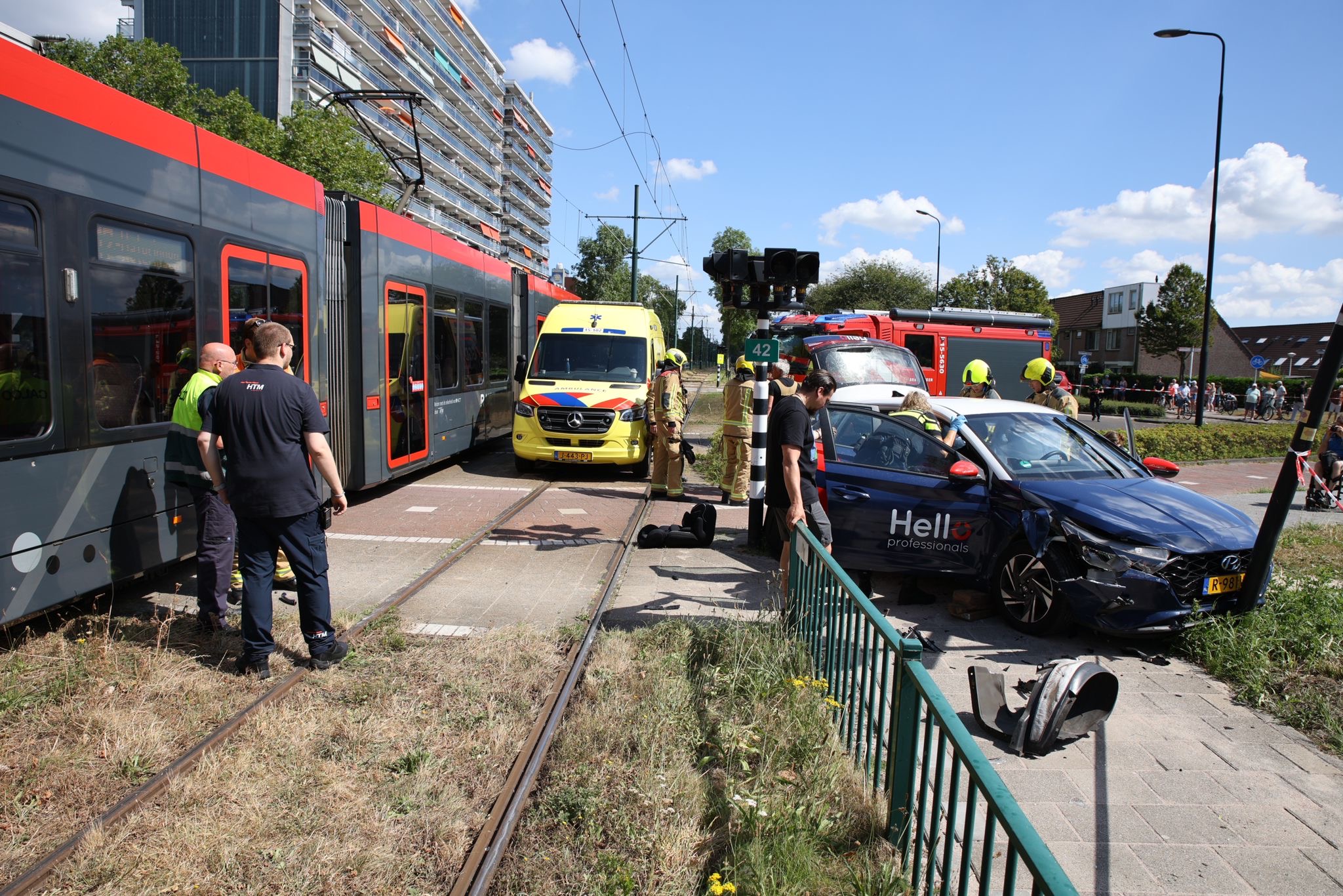 Drie slachtoffers na aanrijding tram vs auto aan Florence Nightingalestraat