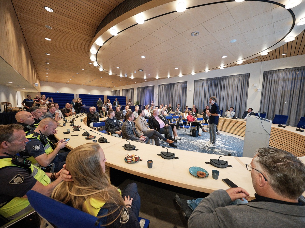 Ondernemers ontbijten met wethouder van Straten tijdens week van de Veiligheid