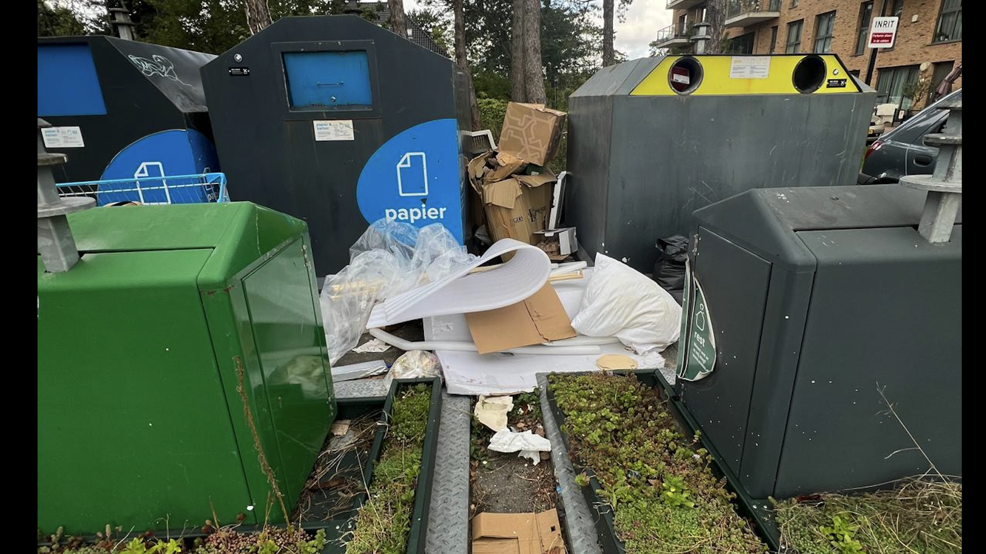 Bewoners spreken schande van illegale afvaldumpers ondanks groene tuintjes