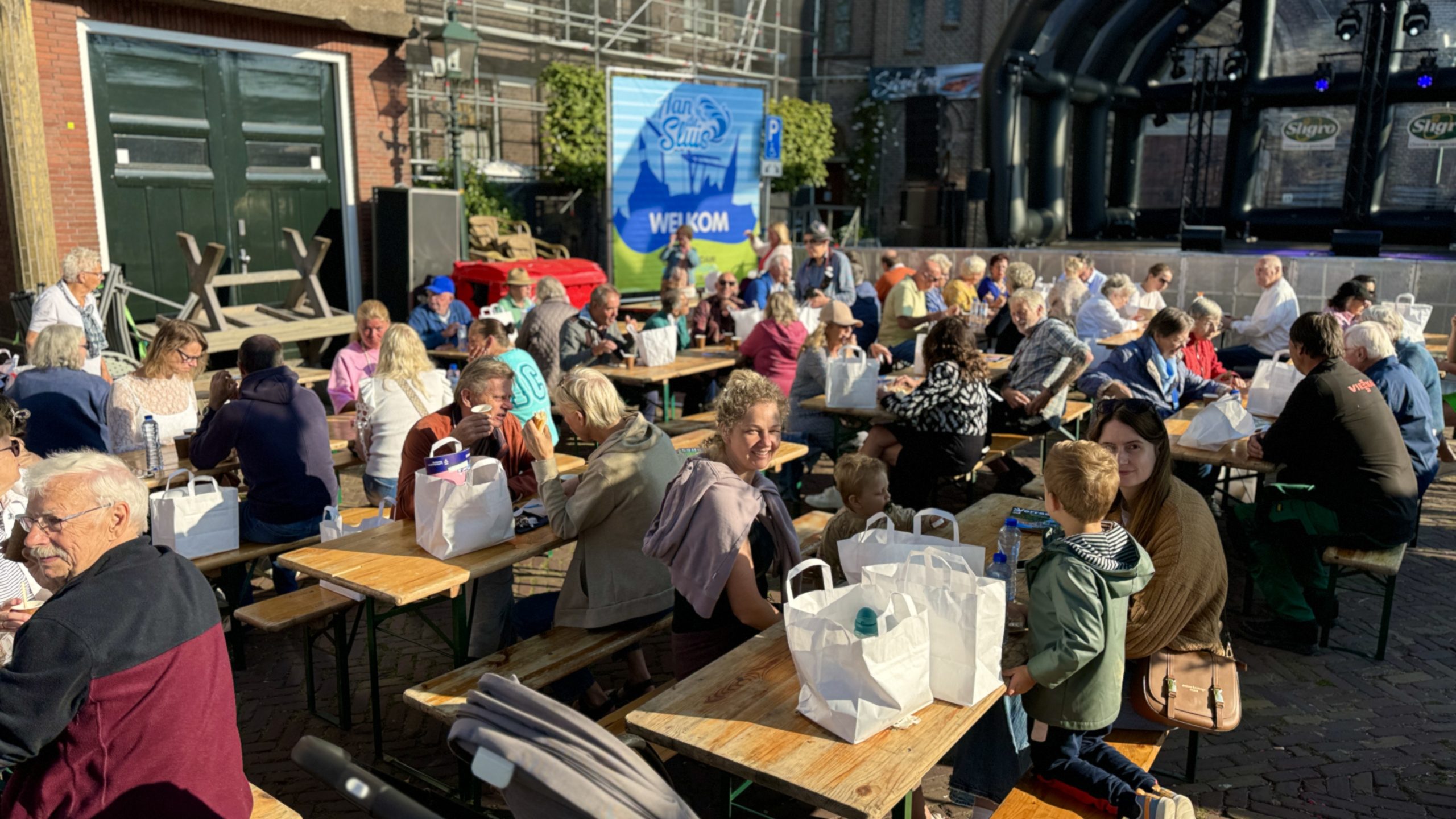 [VIDEO] Leidschendam komt massaal naar de Sluis voor het stadsontbijt