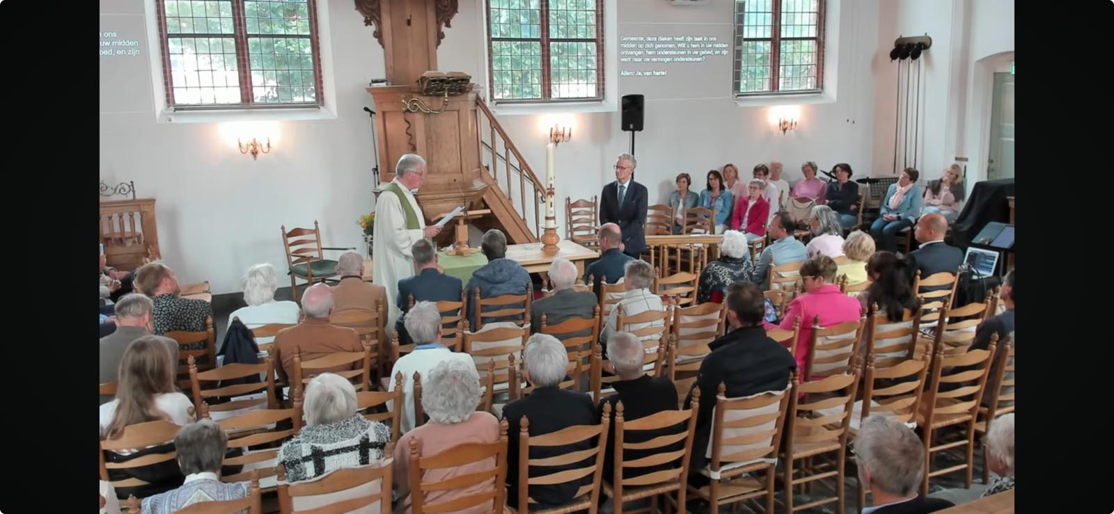 Jan Willem König ingehuldigd als diaken van de Dorpskerk