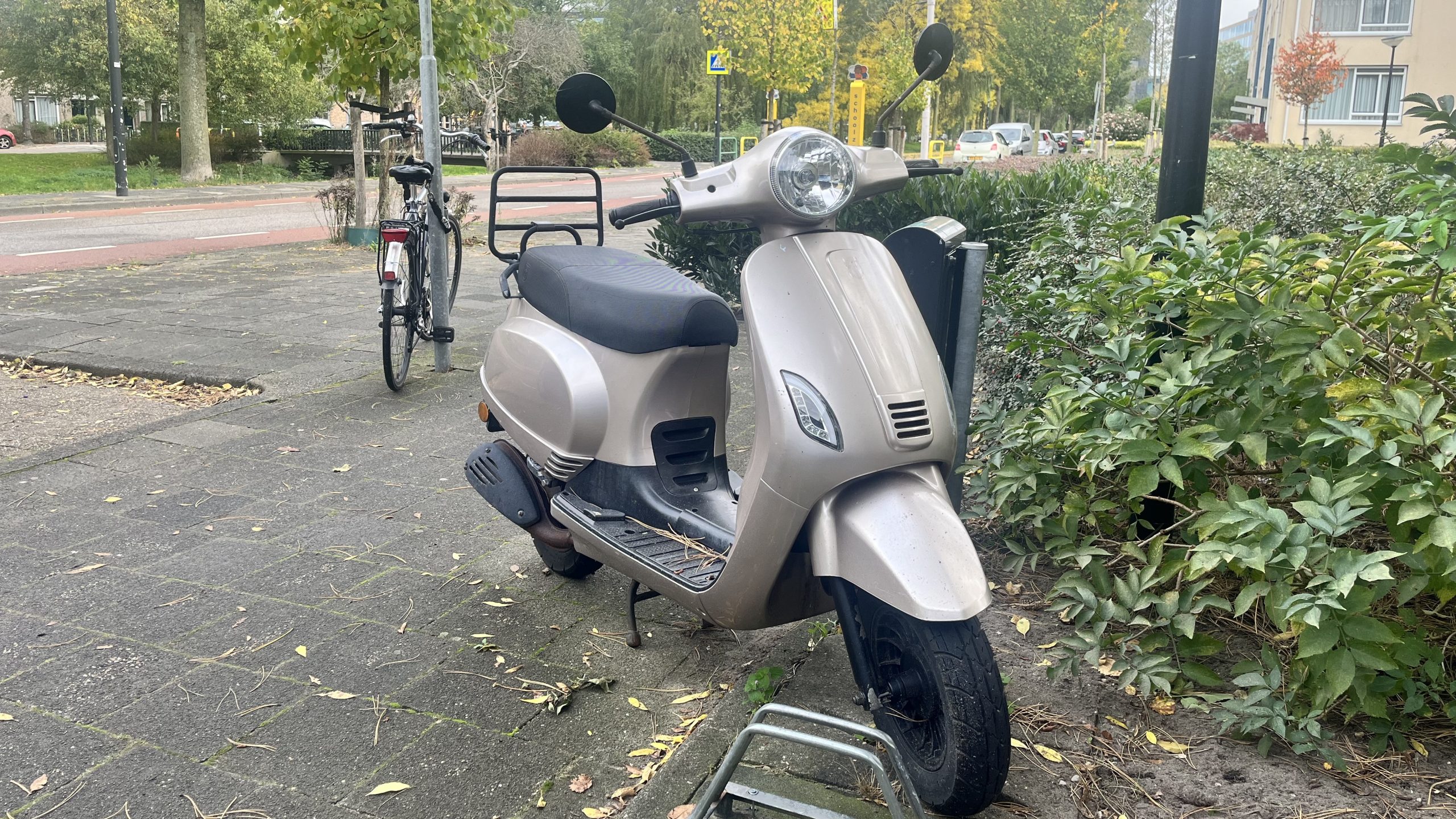 Van wie is deze scooter?