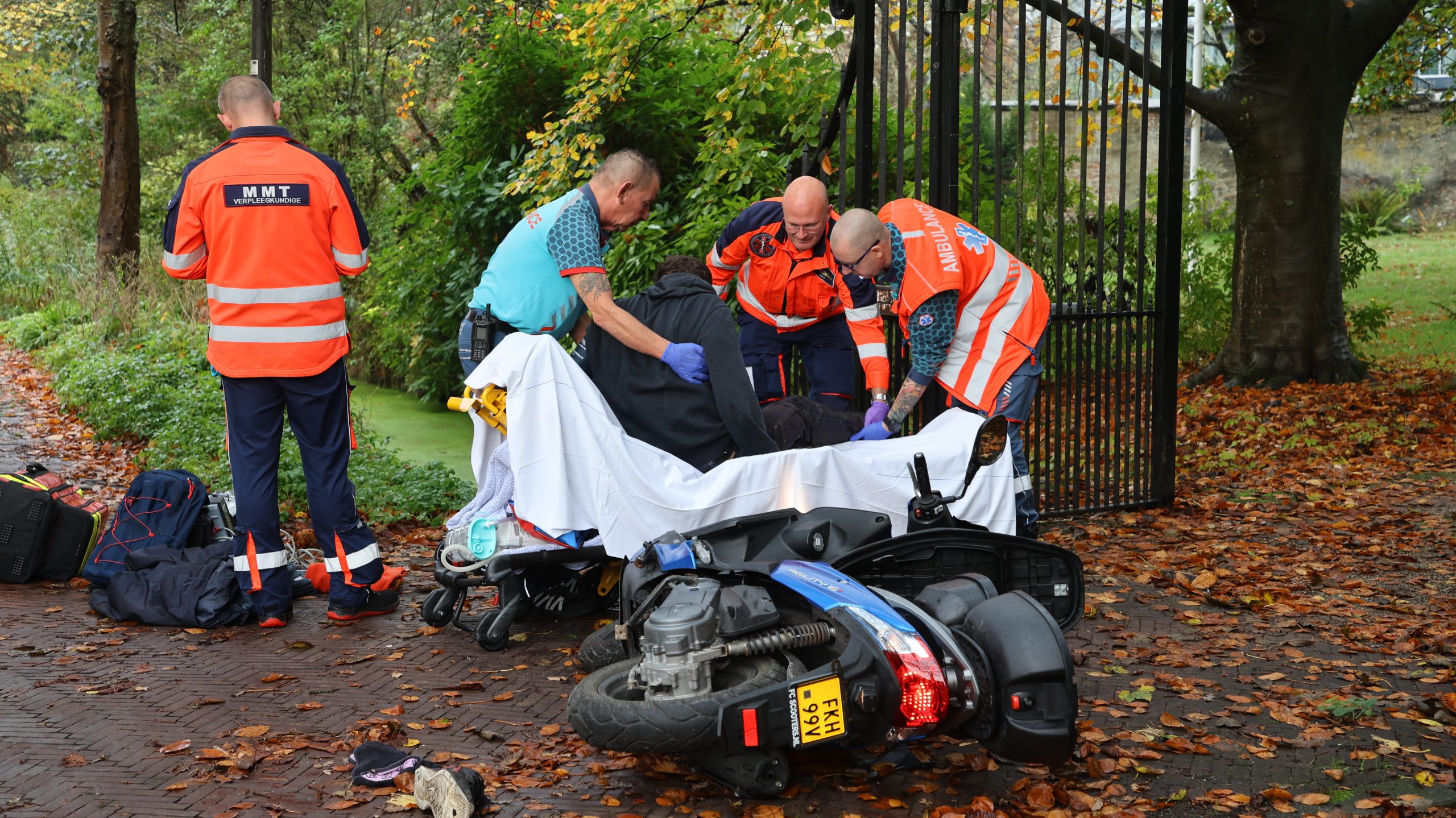 Traumahelikopter ingezet bij ongeluk scooterrijder Julialaantje Rijswijk