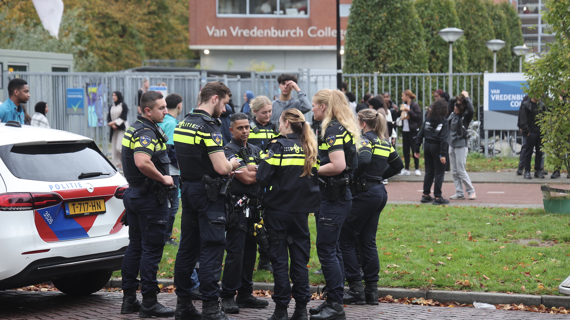 Veel politie na misverstand bij school aan van Vredenburchweg