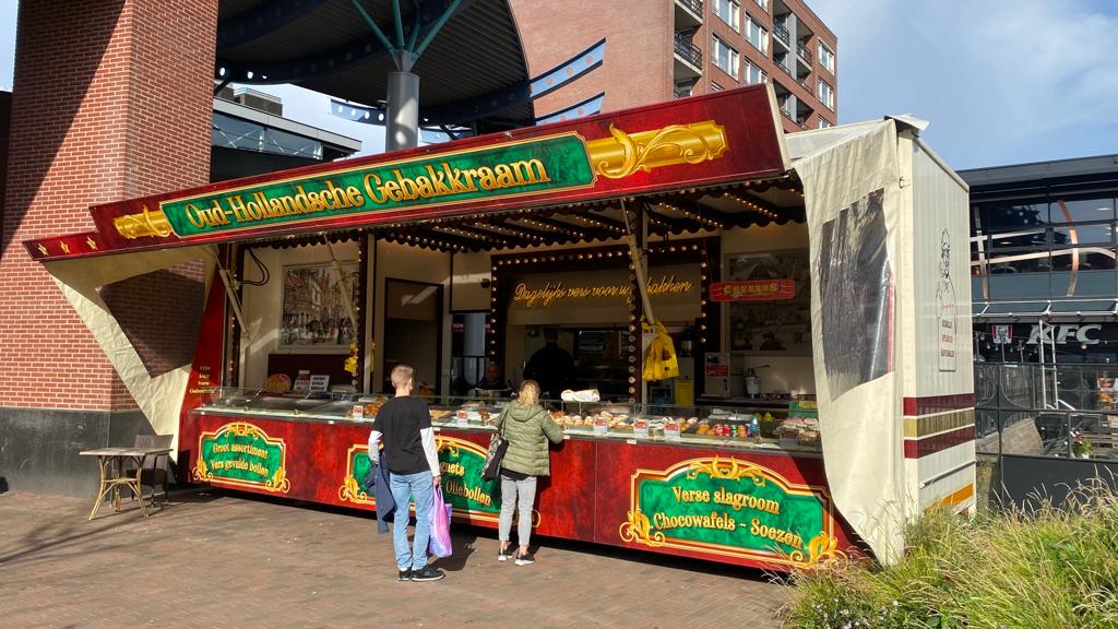 [VIDEO] De oliebollen van Aart zijn al 55 jaar traditie in de Bogaard